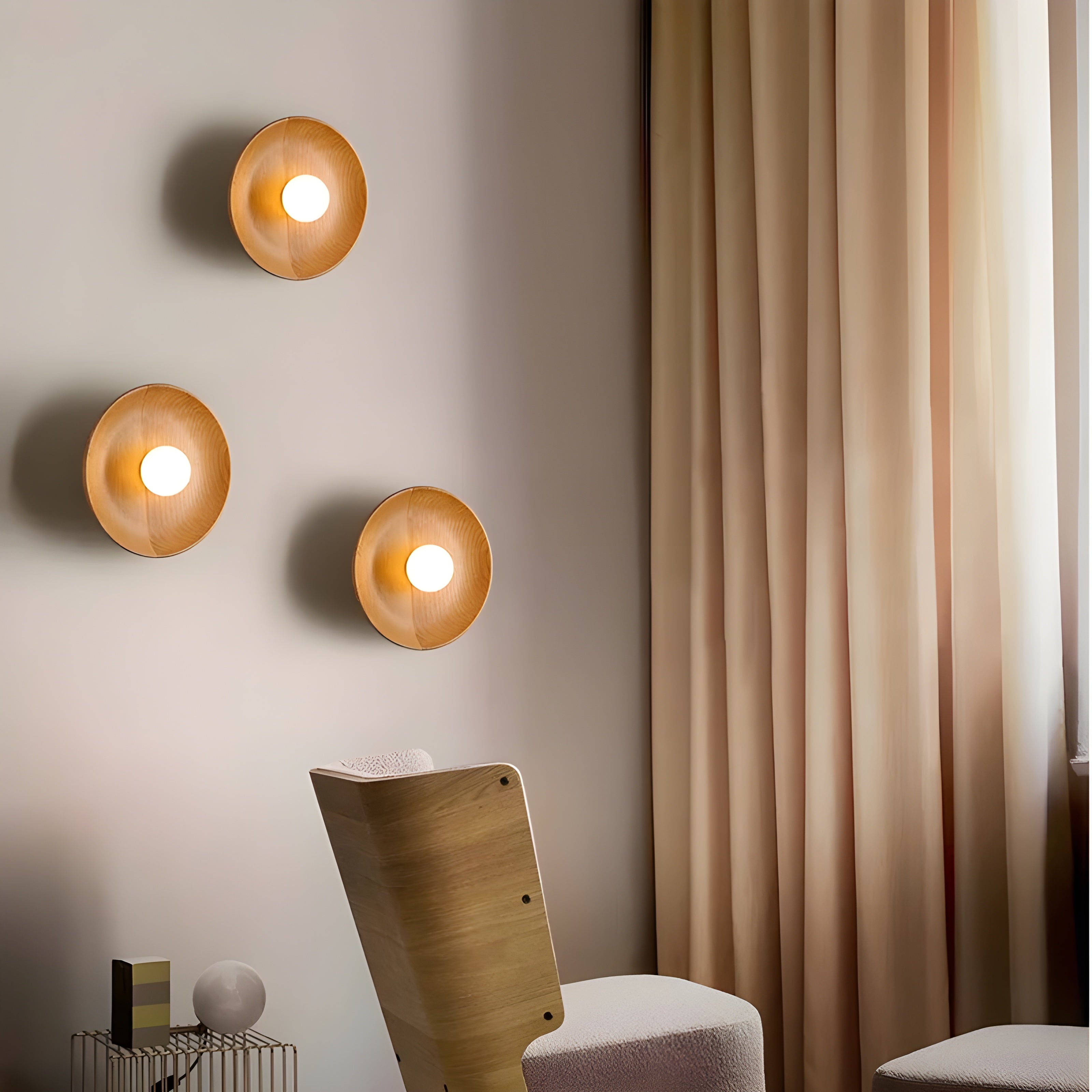 Bilde av Carins Taklampe i Tre – Stilren Eleganse for Moderne Hjem fra Velisse