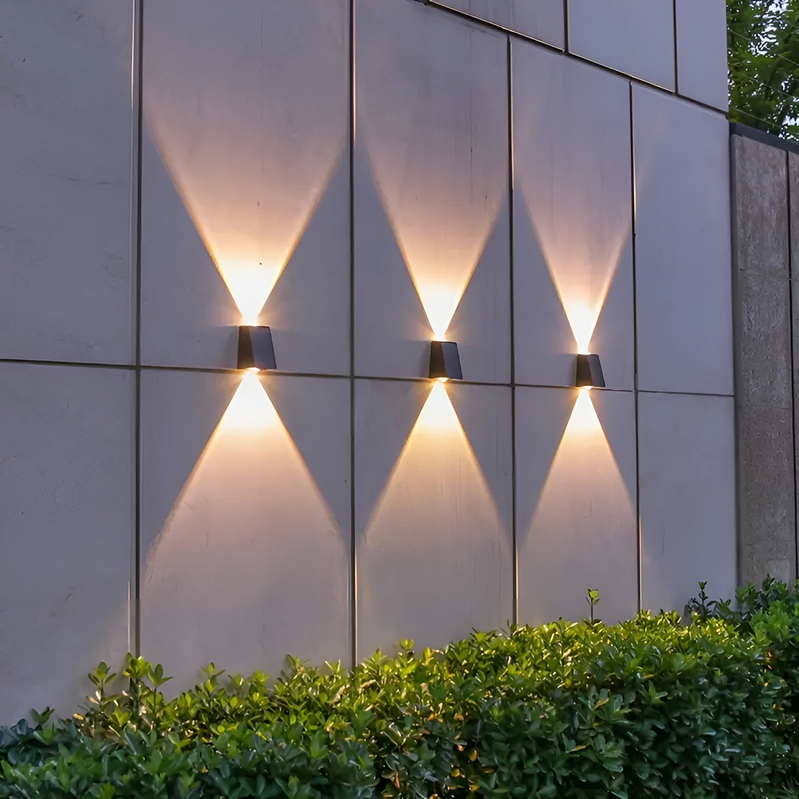 Solcelledrevet Vegglampe – Moderne Utendørsbelysning med Bevegelsessensor | Perfekt for Hage, Terrasse og Innkjørsel