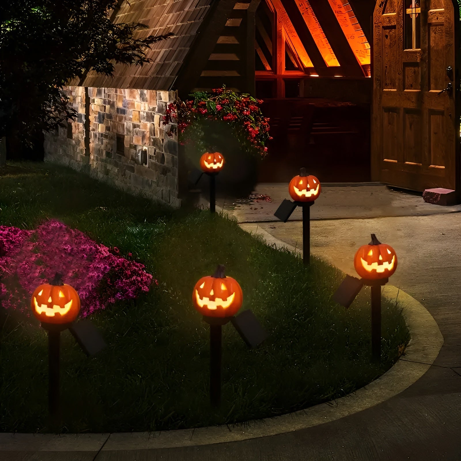 Halloween Solcellelykt i Gresskarform – Dekorativ LED Hagebelysning | Perfekt for Hage, Terrasse og Balkong