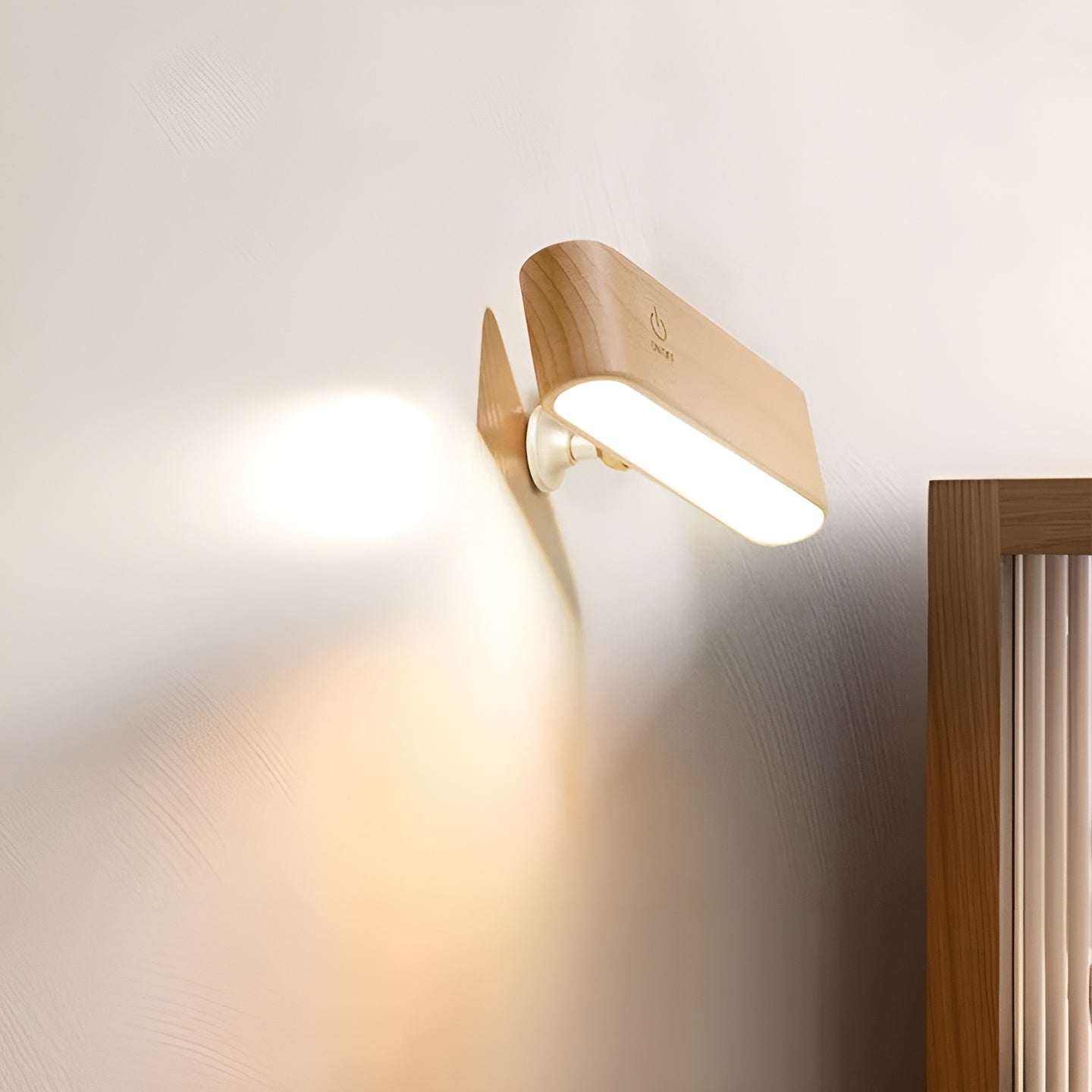 Vegglampe i Tre – Naturlig og Moderne | Gir Varmt og Koselig Lys