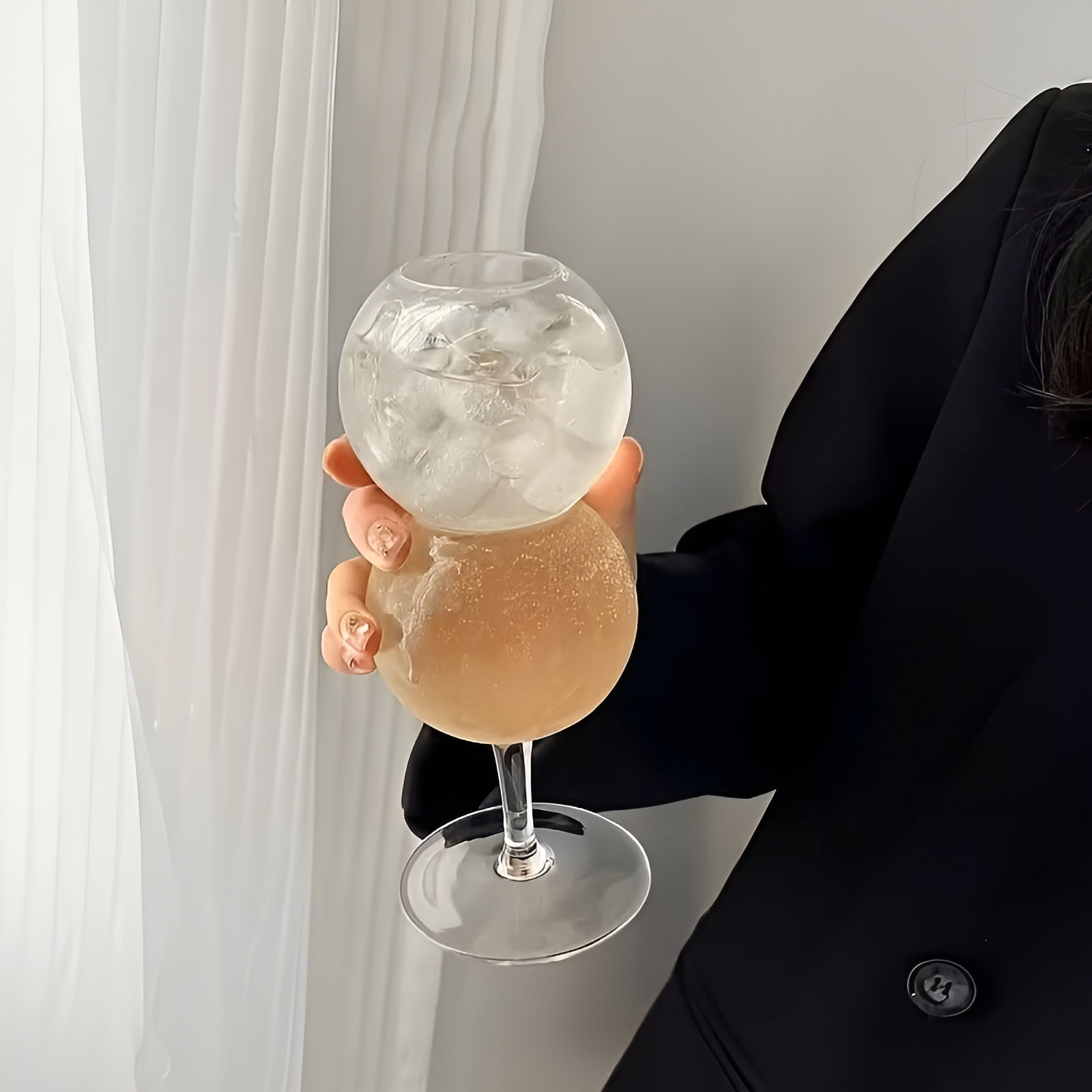 Sett Med 2 Glassbeger I Kuleform – Elegante Og Dekorative | Kan Brukes På Nytt Med Glassstrå Perfekte Til Juice Drinker