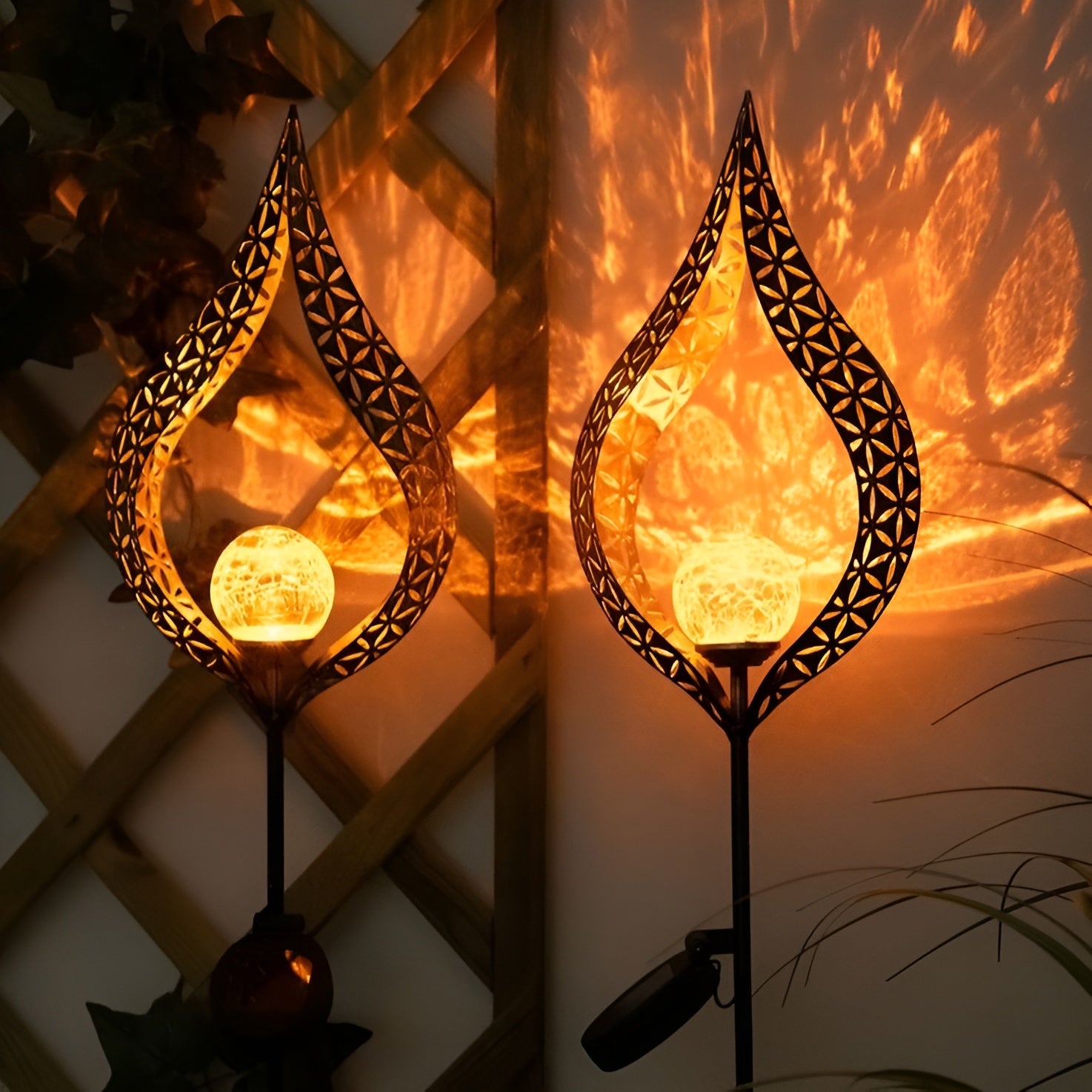 Solcellelampe i Metall – Gir Varmt og Koselig Lys | Perfekt for Terrasse og Hage - Belysning for gangstier