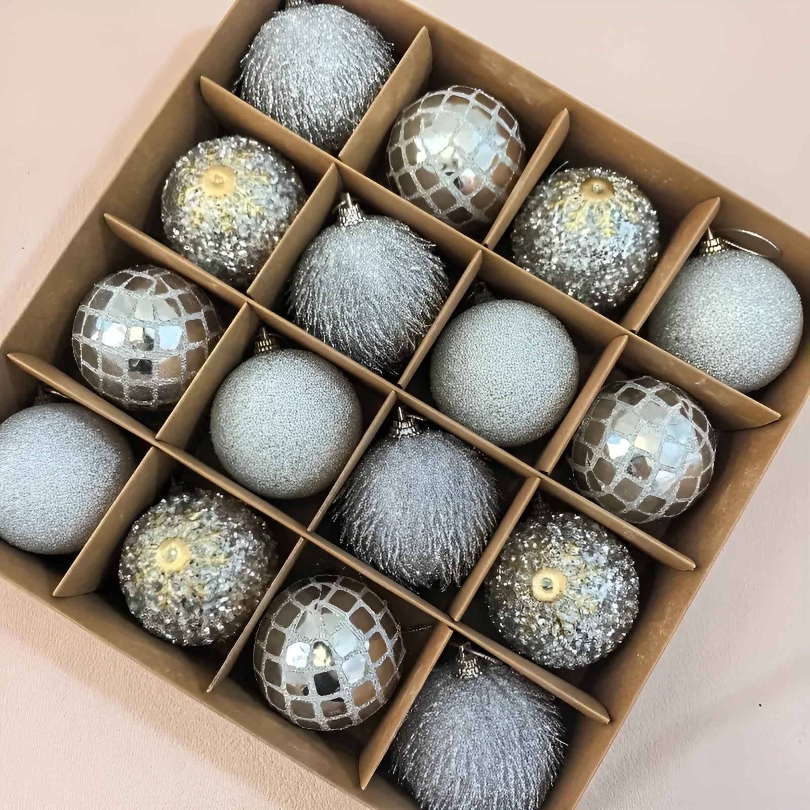 Julekulesett (16 Stk Ø 6 Cm) – Fargerike Julekuler | Perfekt Dekorasjon Til Juletreet, Stuen Og Hagen