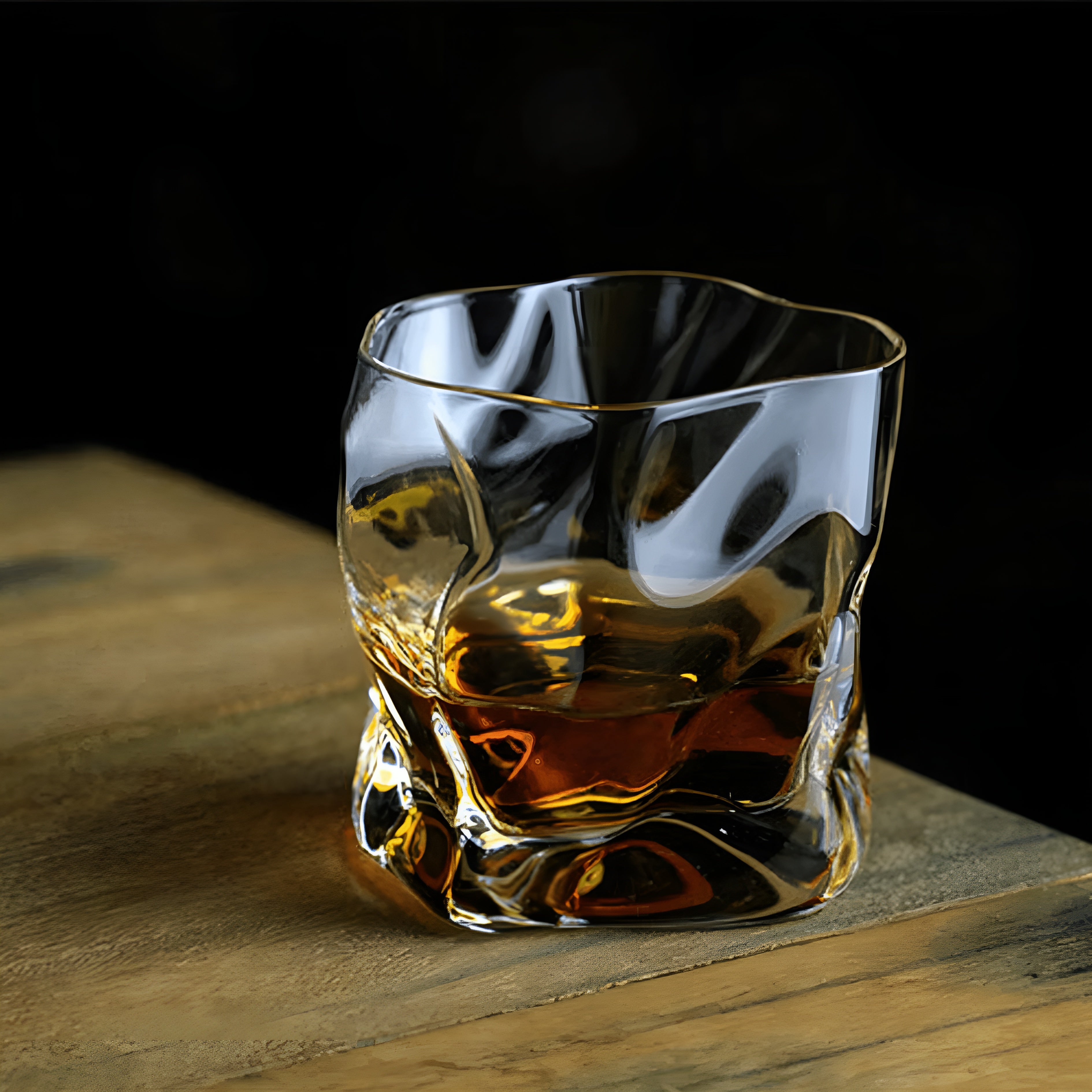 Whiskyglass I Edo Kiriko-stil - Håndslipt Med Unik Krøllete Design