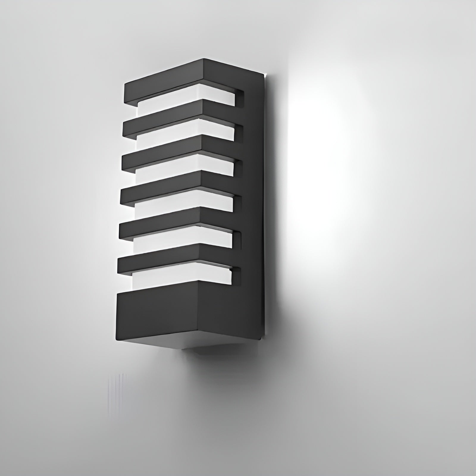 Moderne Vegglampe i Aluminium – Vannbestandig og Holdbar | For Inne- og Utebruk