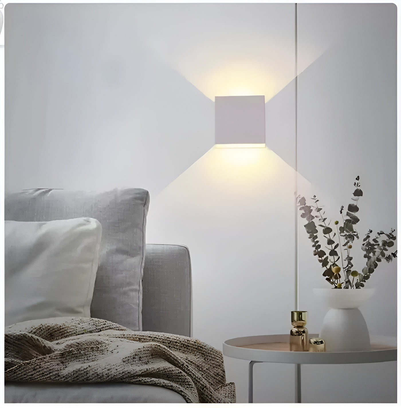 Kvadratisk Vegglampe – Moderne og Stilren | Perfekt for Stue og Soverom