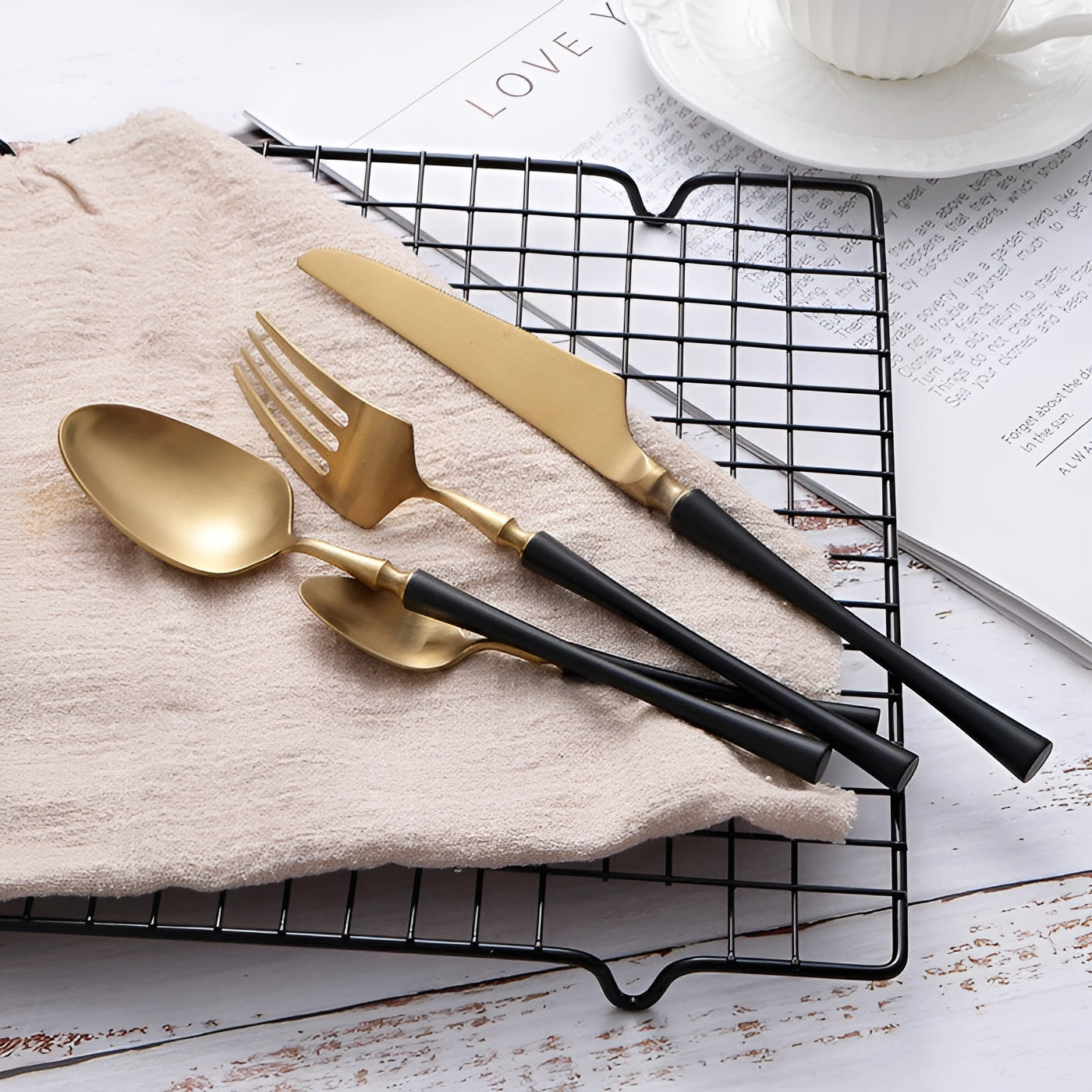 Bestikksett i Rustfritt Stål (24 Deler) – Elegant og Slitesterkt | Perfekt for Stilfull Borddekking - Bestikksett