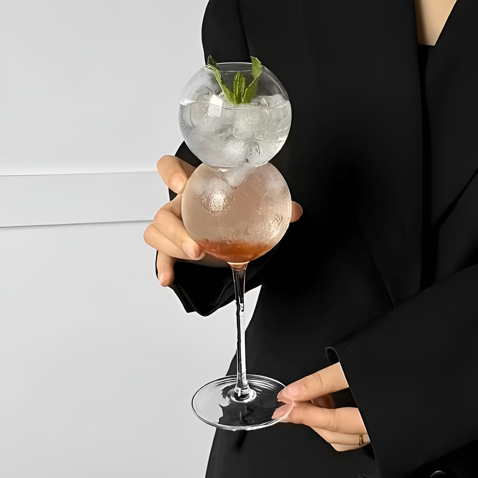 Sett Med 2 Glassbeger I Kuleform – Elegante Og Dekorative | Kan Brukes På Nytt Med Glassstrå Perfekte Til Juice Drinker