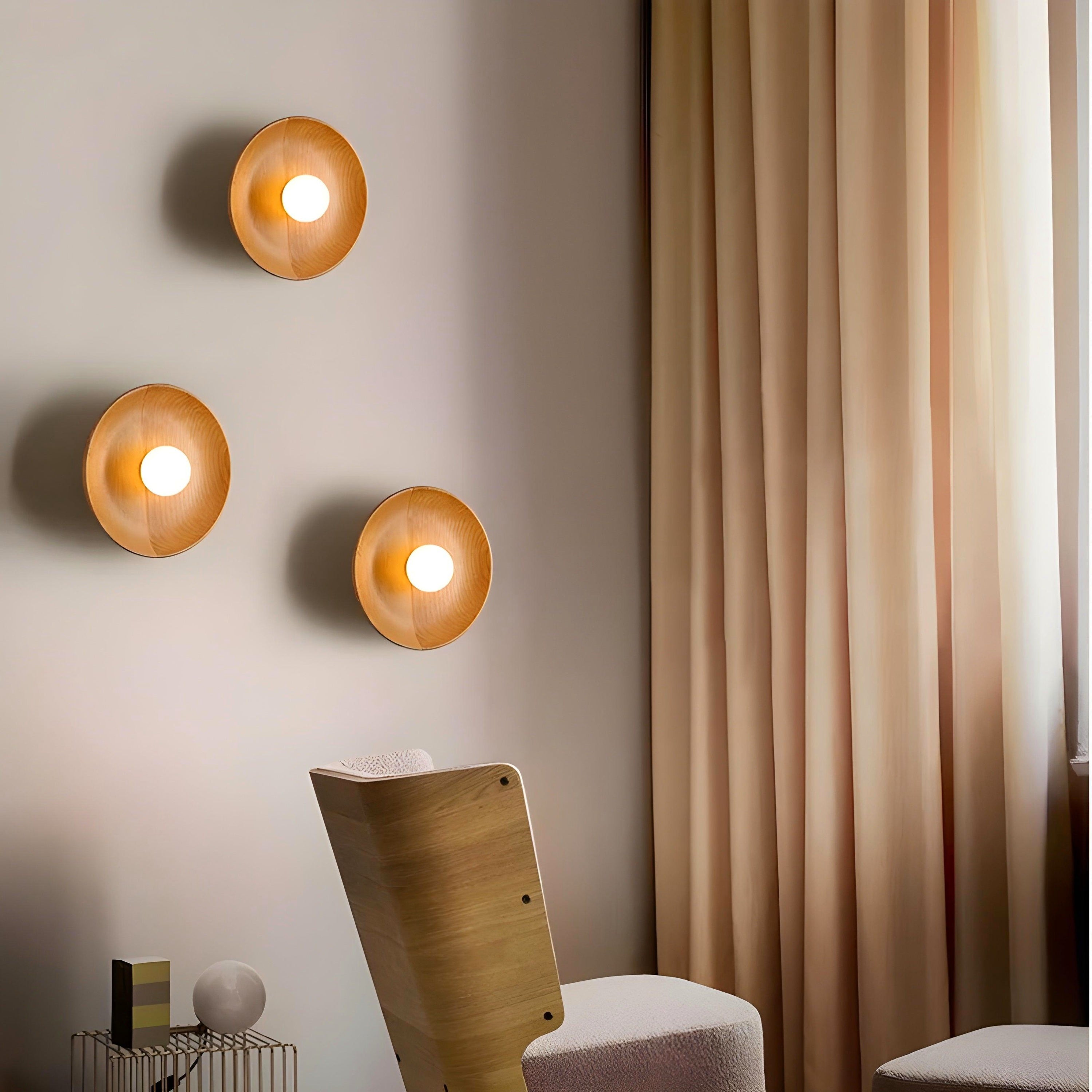 Bilde av Carins Taklampe i Tre – Stilren Eleganse for Moderne Hjem fra Velisse