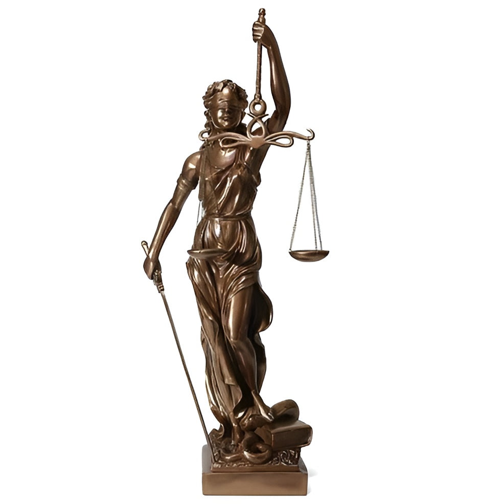 Statue Av Rettferdighetens Gudinne – En Elegant Dekorativ Skulptur Av Justitia
