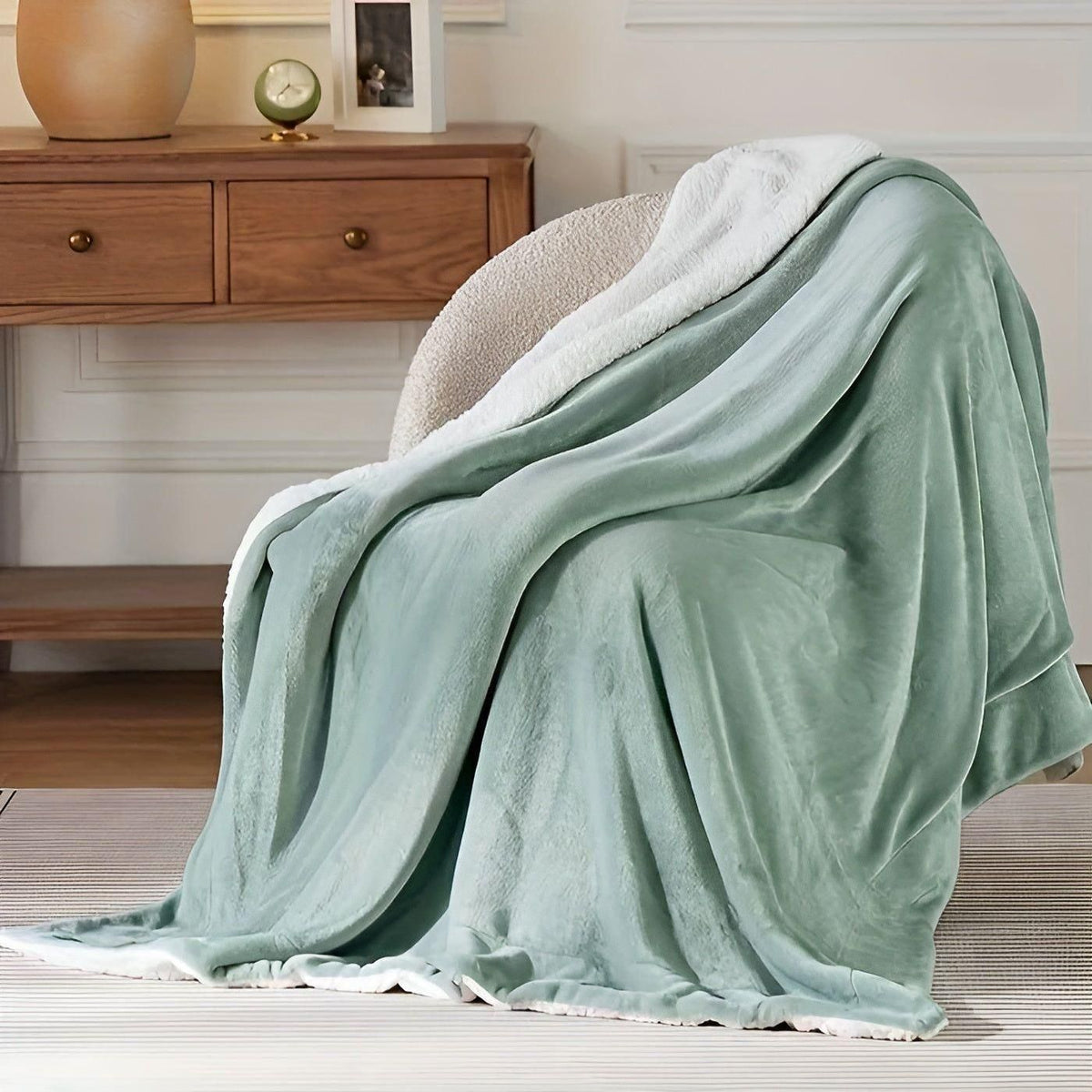 PlushWarm Pledd – Mykt Fleecepledd for Vinteren