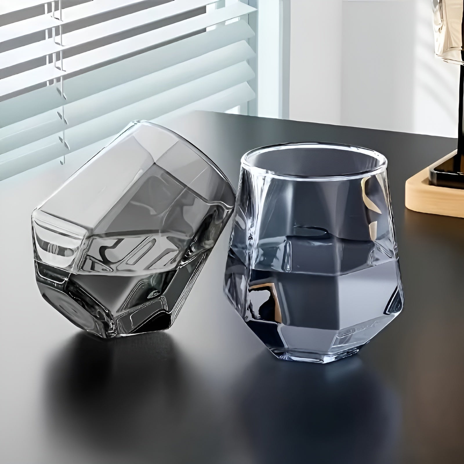 Glasskopper i Transparent Design 4 stk – Stilrent og Dekorativt Design | 300 ml Glass for Vann Juice og Te - Tumblere