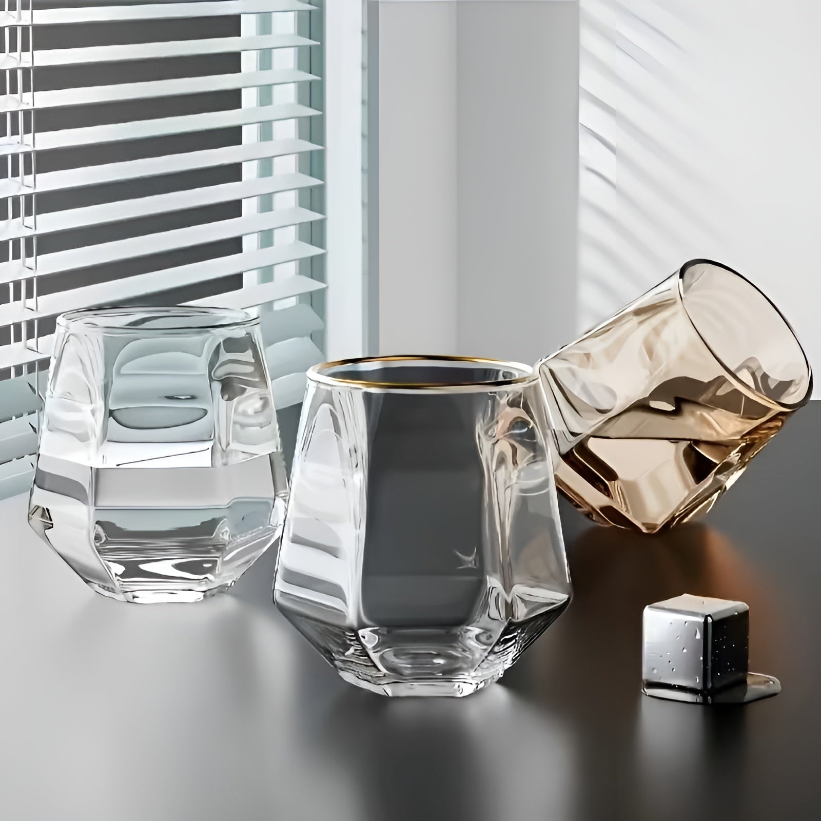 Whiskyglassett I 4 Deler – Geometrisk Design Og Fargerike Tumblerglass | 300 ML, Perfekt Til Whisky, Cocktailer Og Gaver