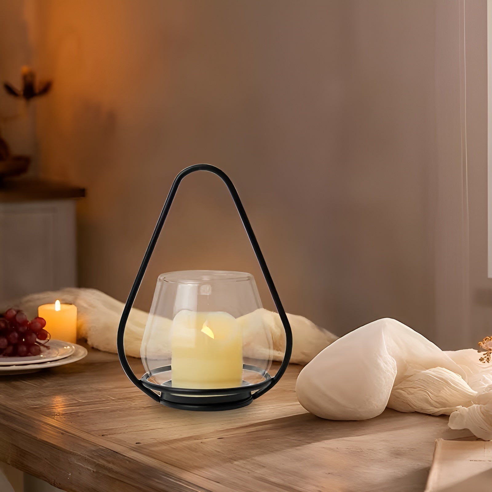 Hengende Svart Lyslykt i Metall – Klassisk Vintage-design | Dekorativ for Hjem og Uteområde