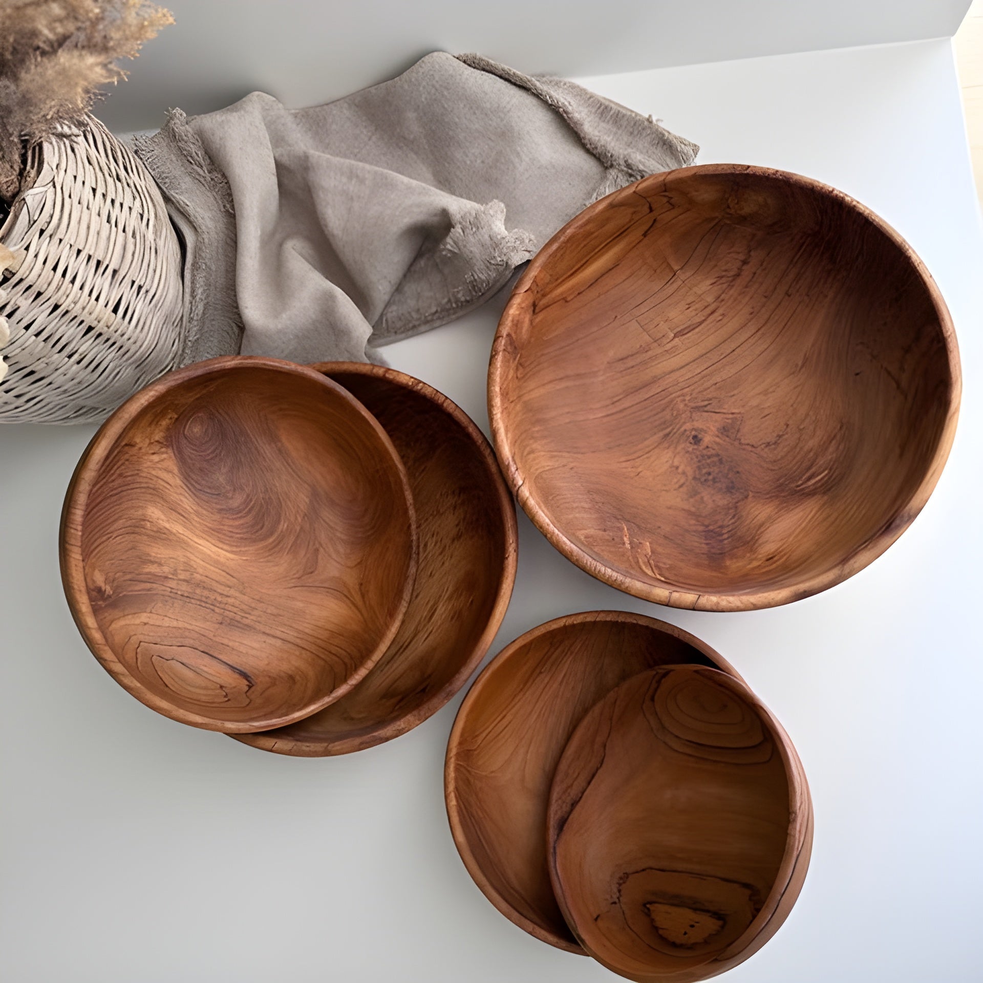 Håndlaget Sett Med Skåler I Teak – 5 Elegante Skåler For Stilfull Servering