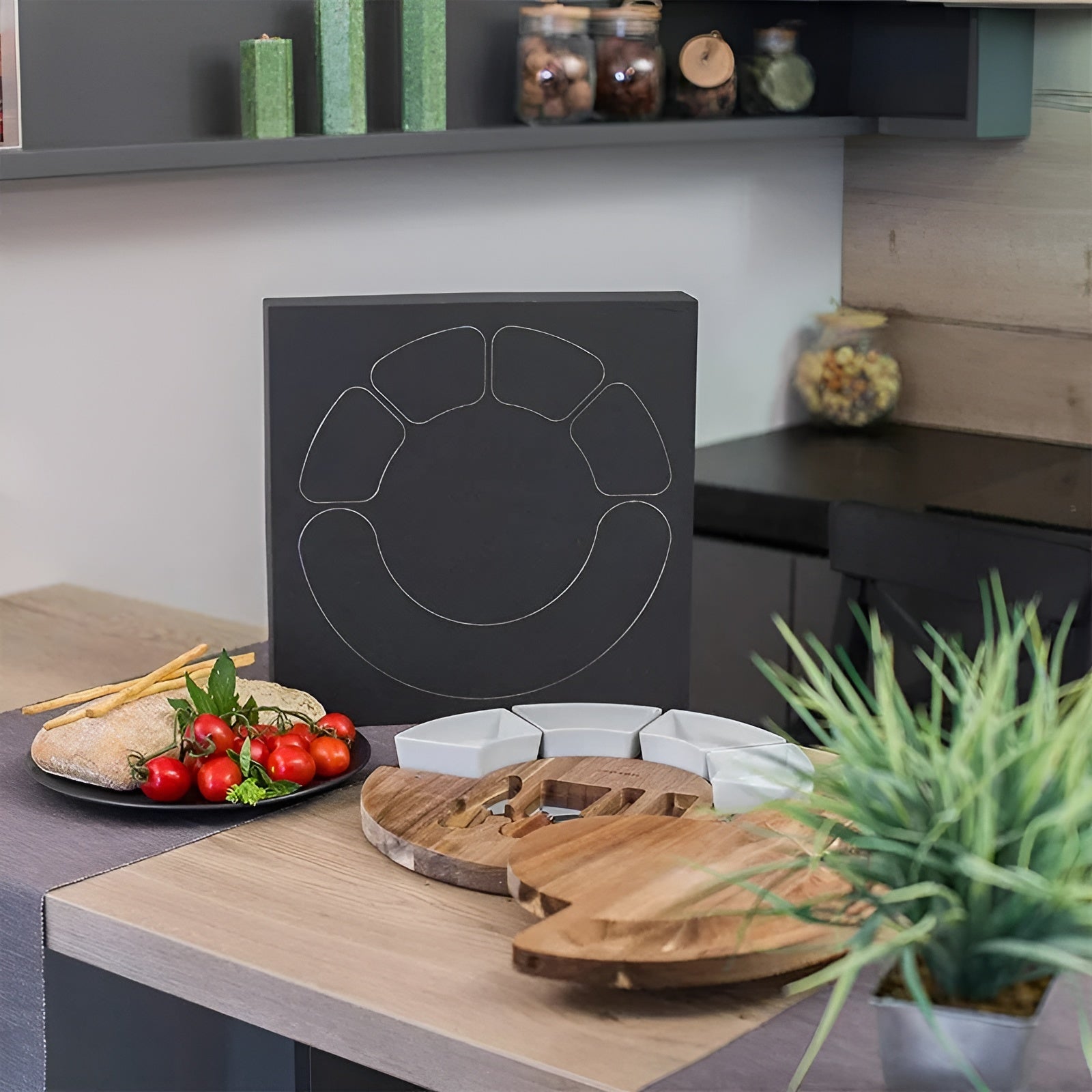 Käsebrett med Ostekniver – Elegant og Dekorativt Serveringsbrett | Perfekt for Ost, Tapas og Kosekvelder