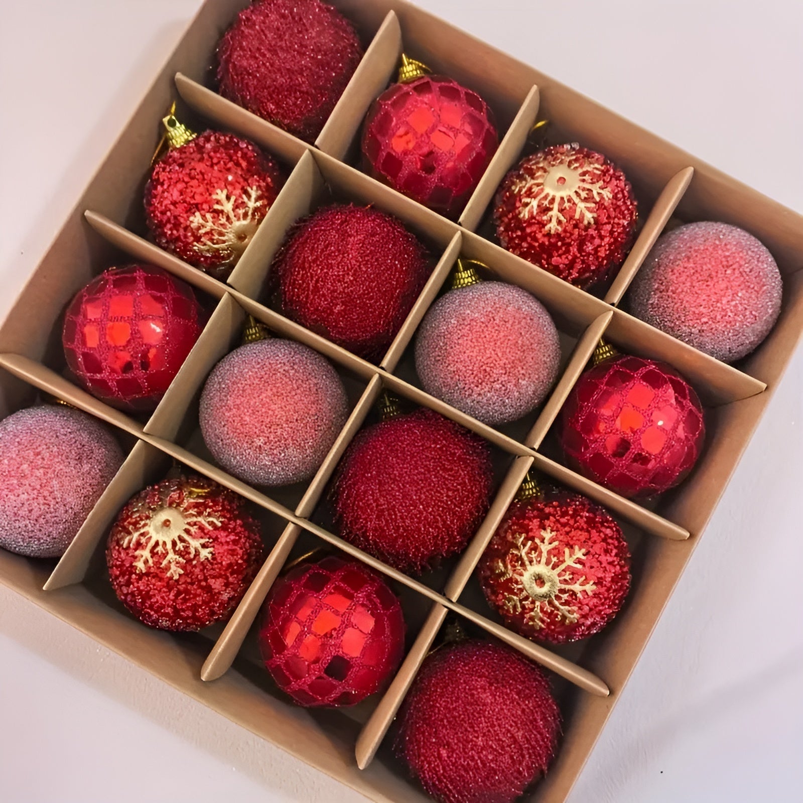 Julekulesett (16 Stk Ø 6 Cm) – Fargerike Julekuler | Perfekt Dekorasjon Til Juletreet, Stuen Og Hagen