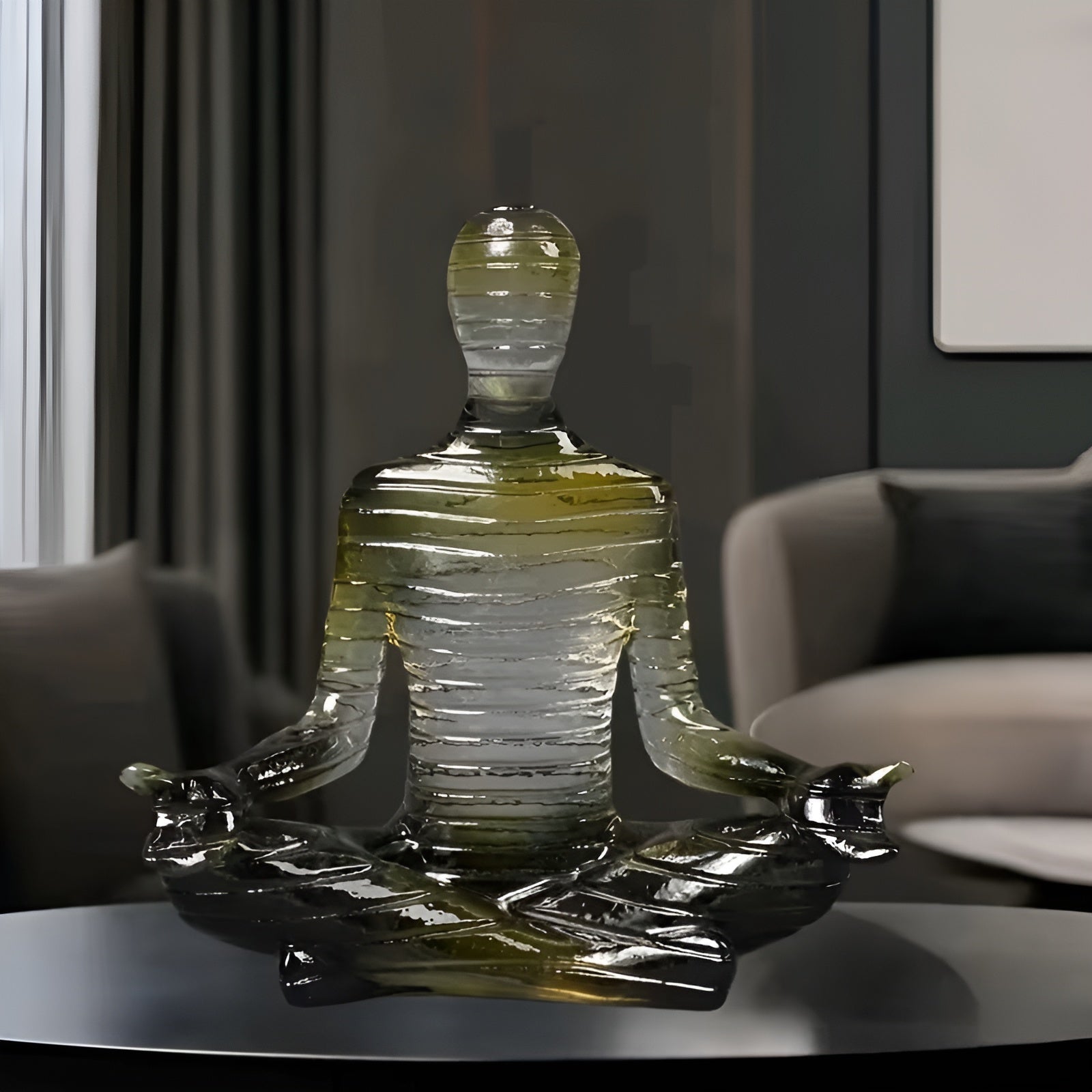 Meditative Yoga-Skulptur – Ruhige Figur in Lotusposition | Dekorative Resin-Statue für Zuhause - Gul fargeovergang