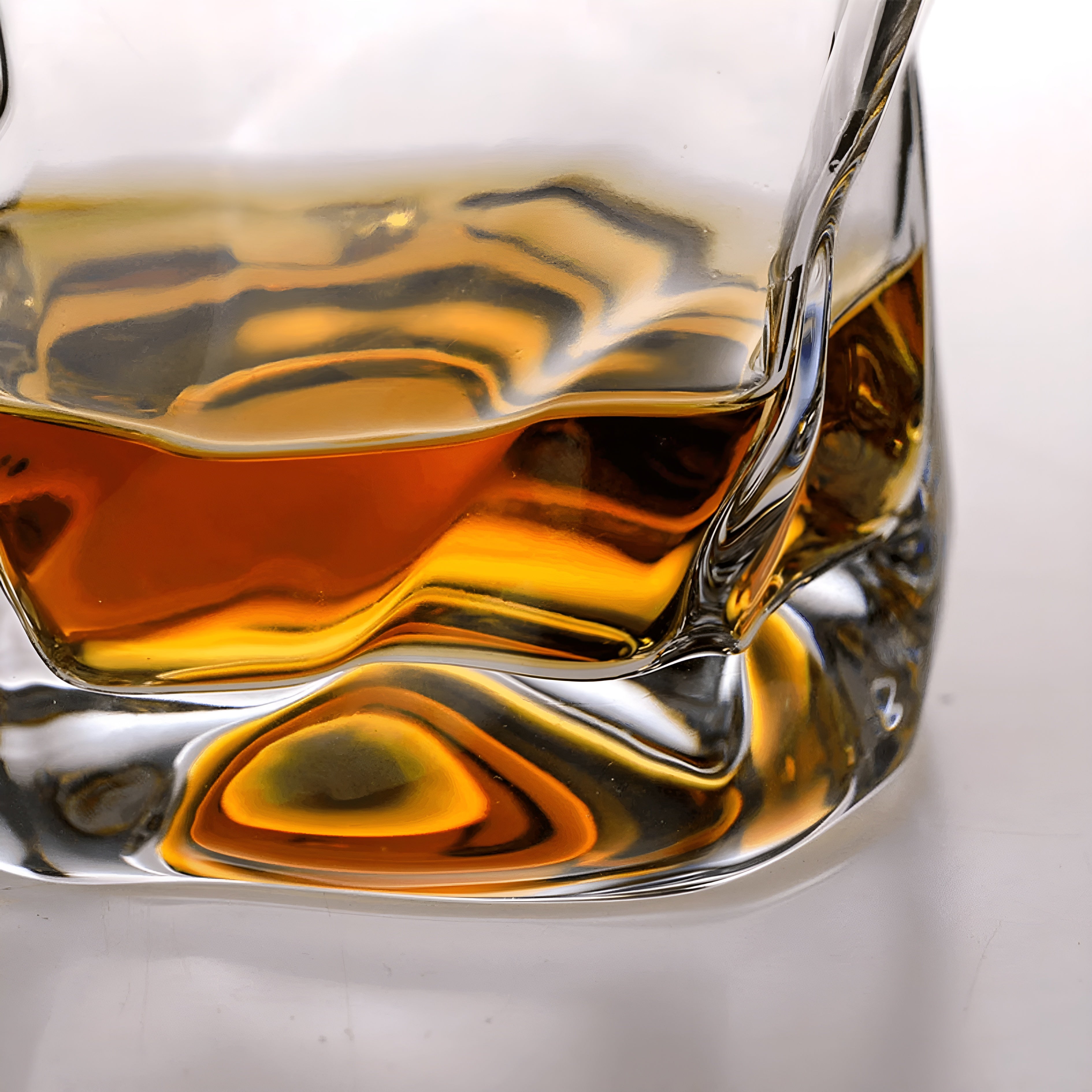 Whiskyglass I Edo Kiriko-stil - Håndslipt Med Unik Krøllete Design