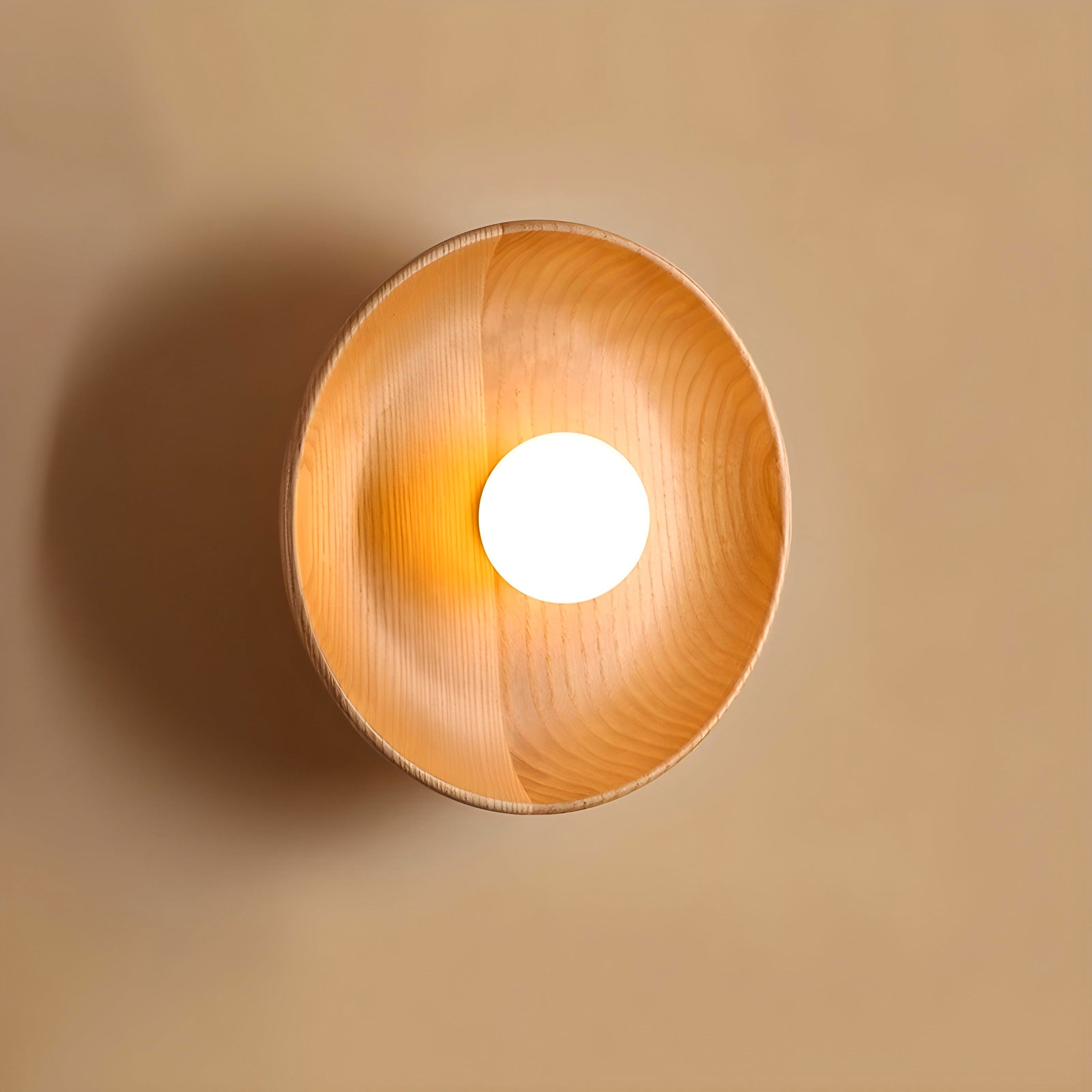 Bilde av Carins Taklampe i Tre – Stilren Eleganse for Moderne Hjem fra Velisse