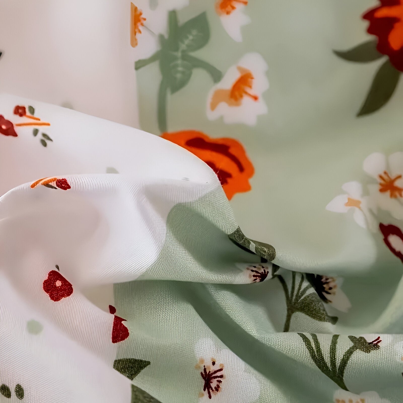Dynetrekk - Blomster i bomull og Geometrisk mønster Sengesett