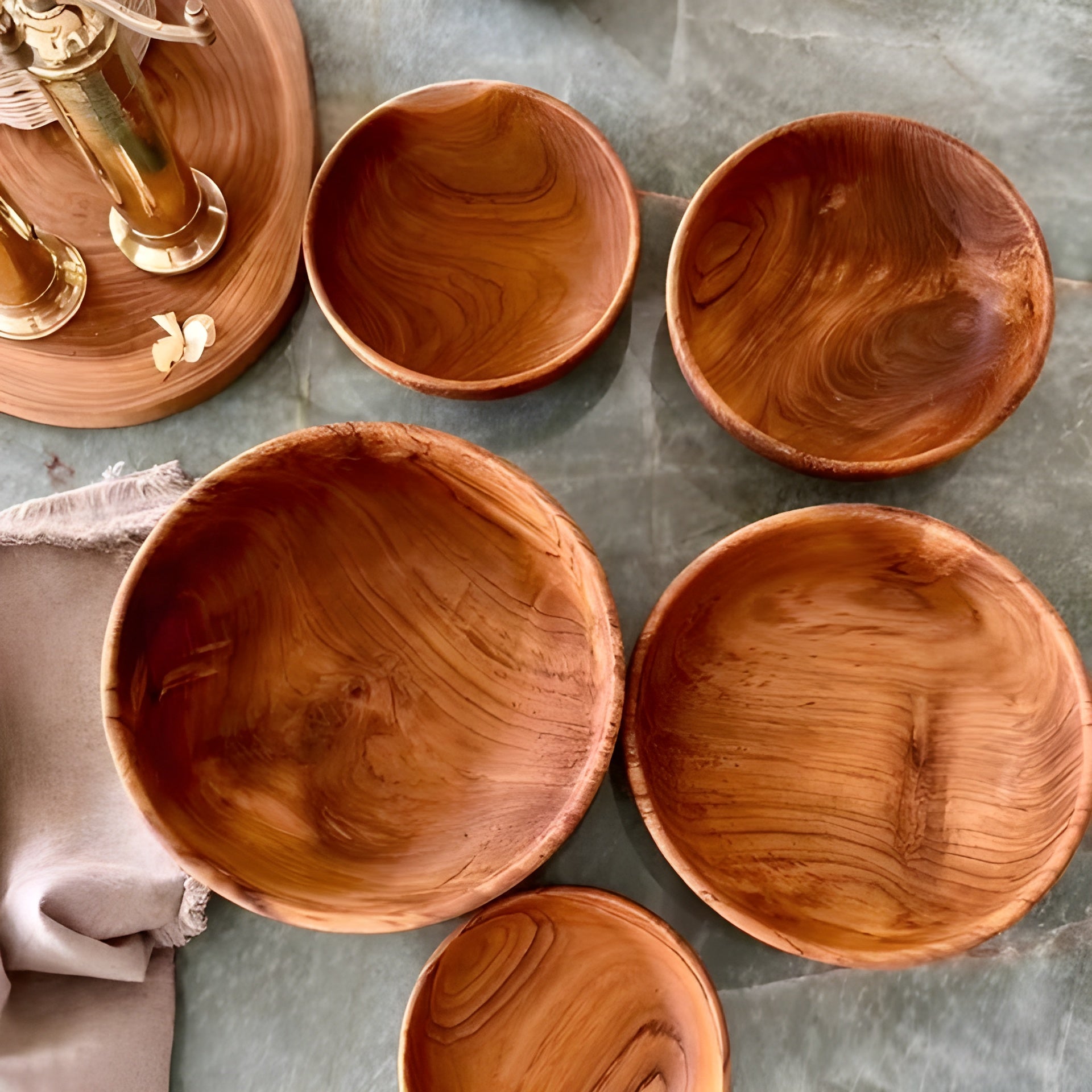 Håndlaget Sett Med Skåler I Teak – 5 Elegante Skåler For Stilfull Servering