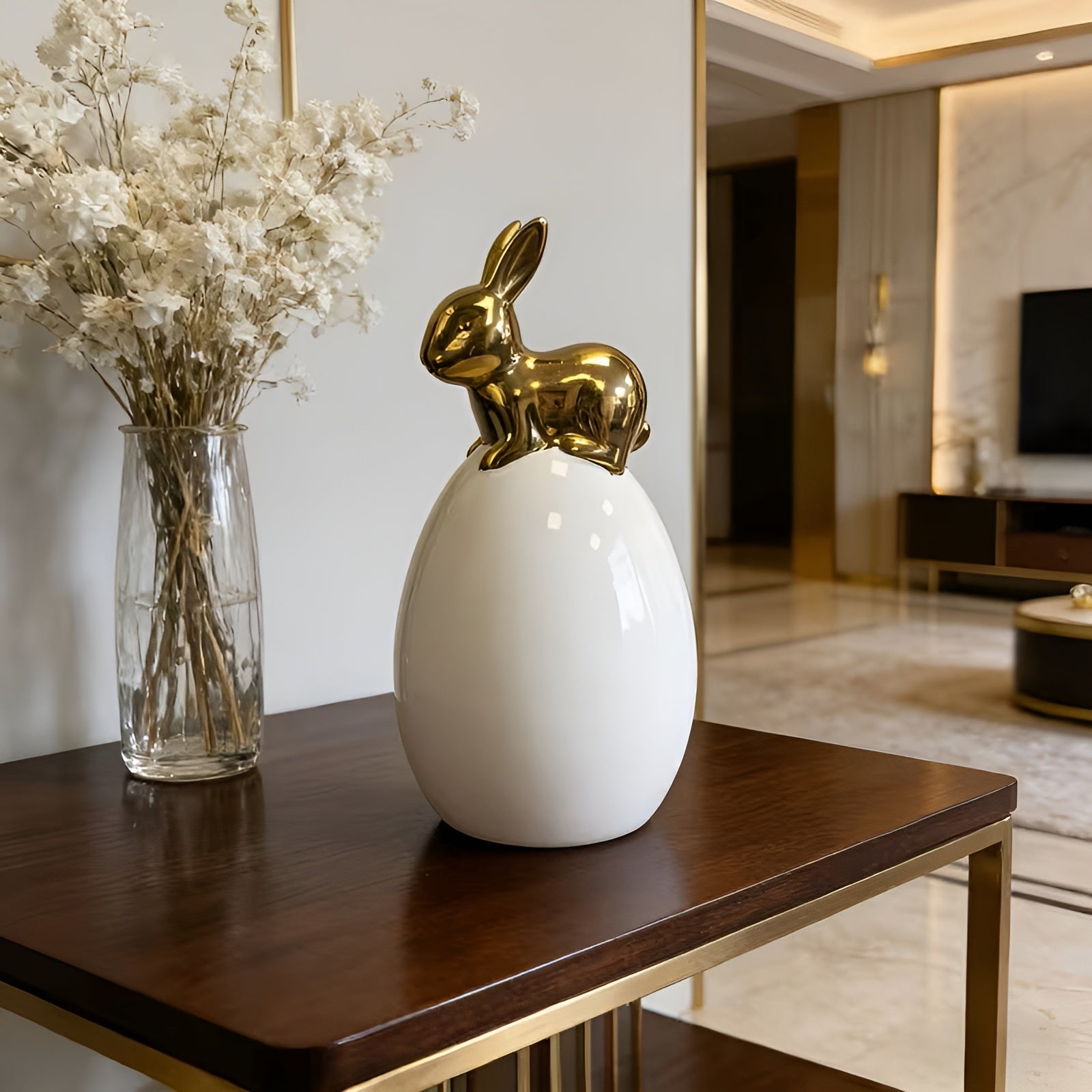 Keramisk Dekorasjonskanin I Eggform – Moderne Påskedekorasjon I Hvitt Og Gull | Elegant Borddekorasjon For Stuen