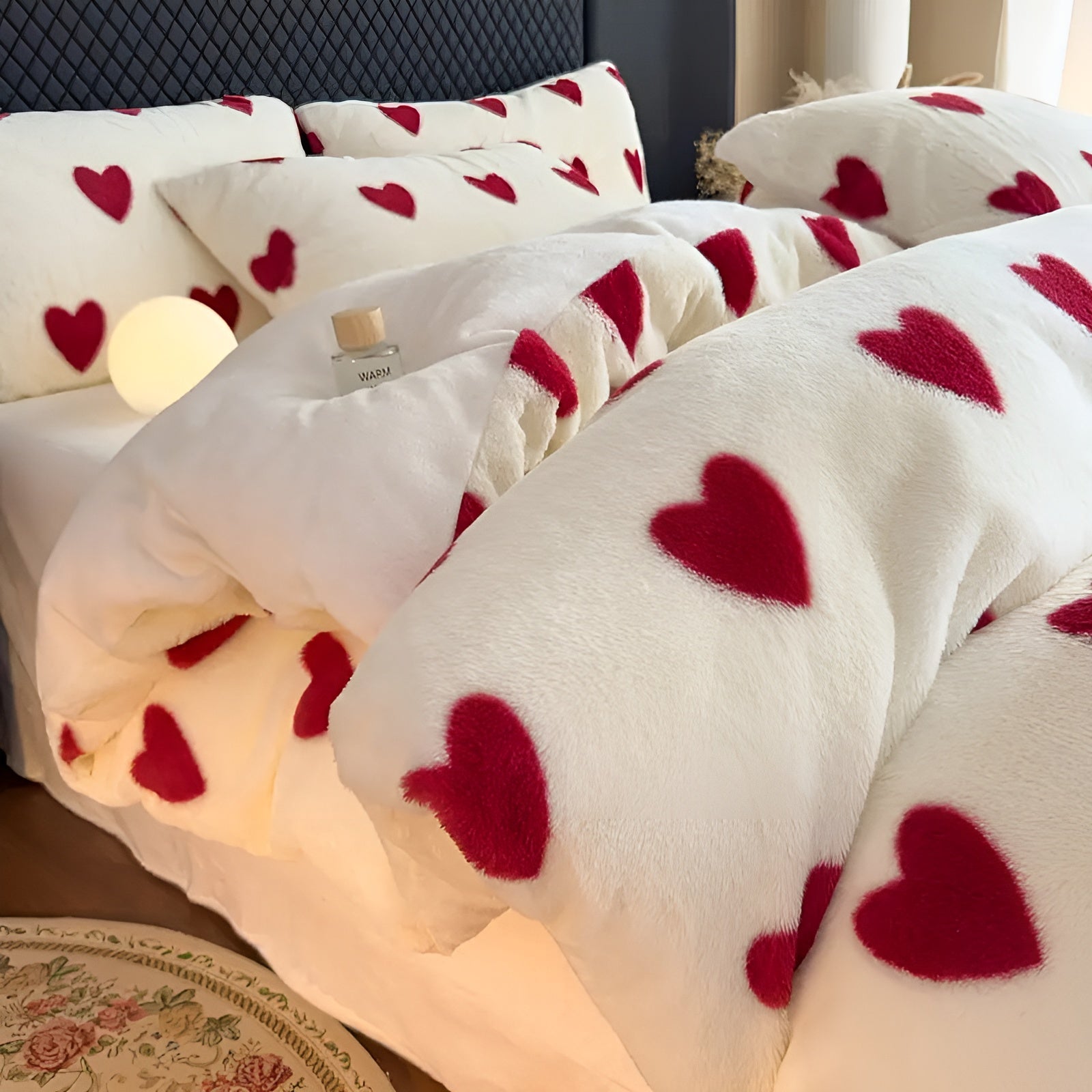 Sengetøysett med Hjertemønster – Mykt og Varmt | Koselig 3-delt Plysjsett i Lys Beige