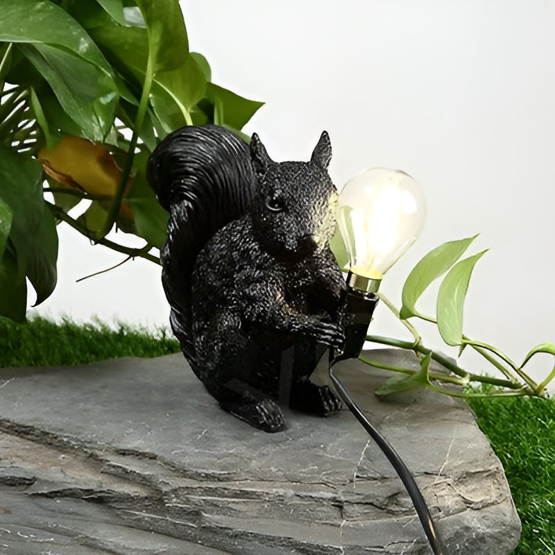 Bordlampe med Ekornfigur –Dekorativ og Koselig | Perfekt for Nattbord