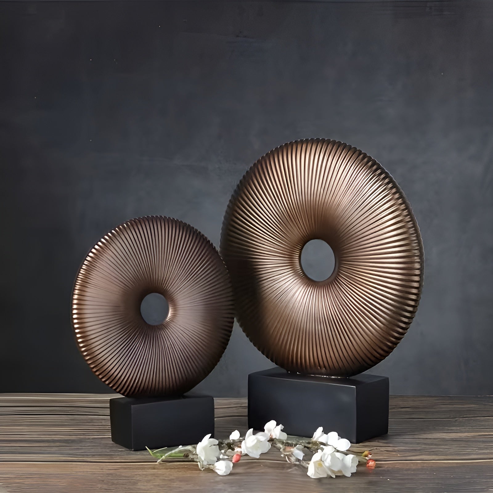 Rund Skulptur I Vintage-stil – Kinesisk Inspirert | Stilig Boliginnredning I Resin - Figurer