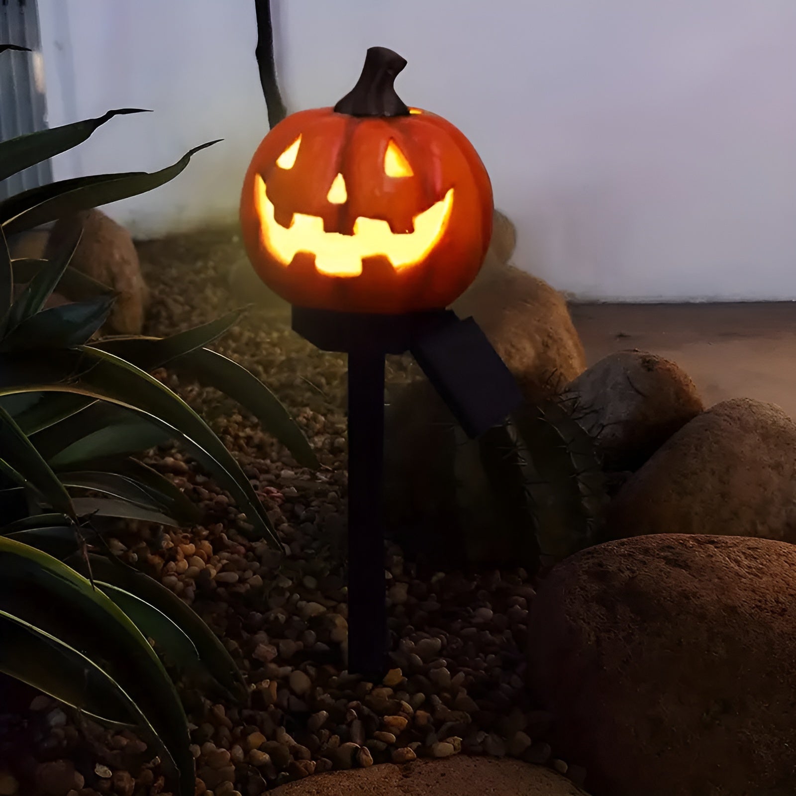 Halloween Solcellelykt i Gresskarform – Dekorativ LED Hagebelysning | Perfekt for Hage, Terrasse og Balkong