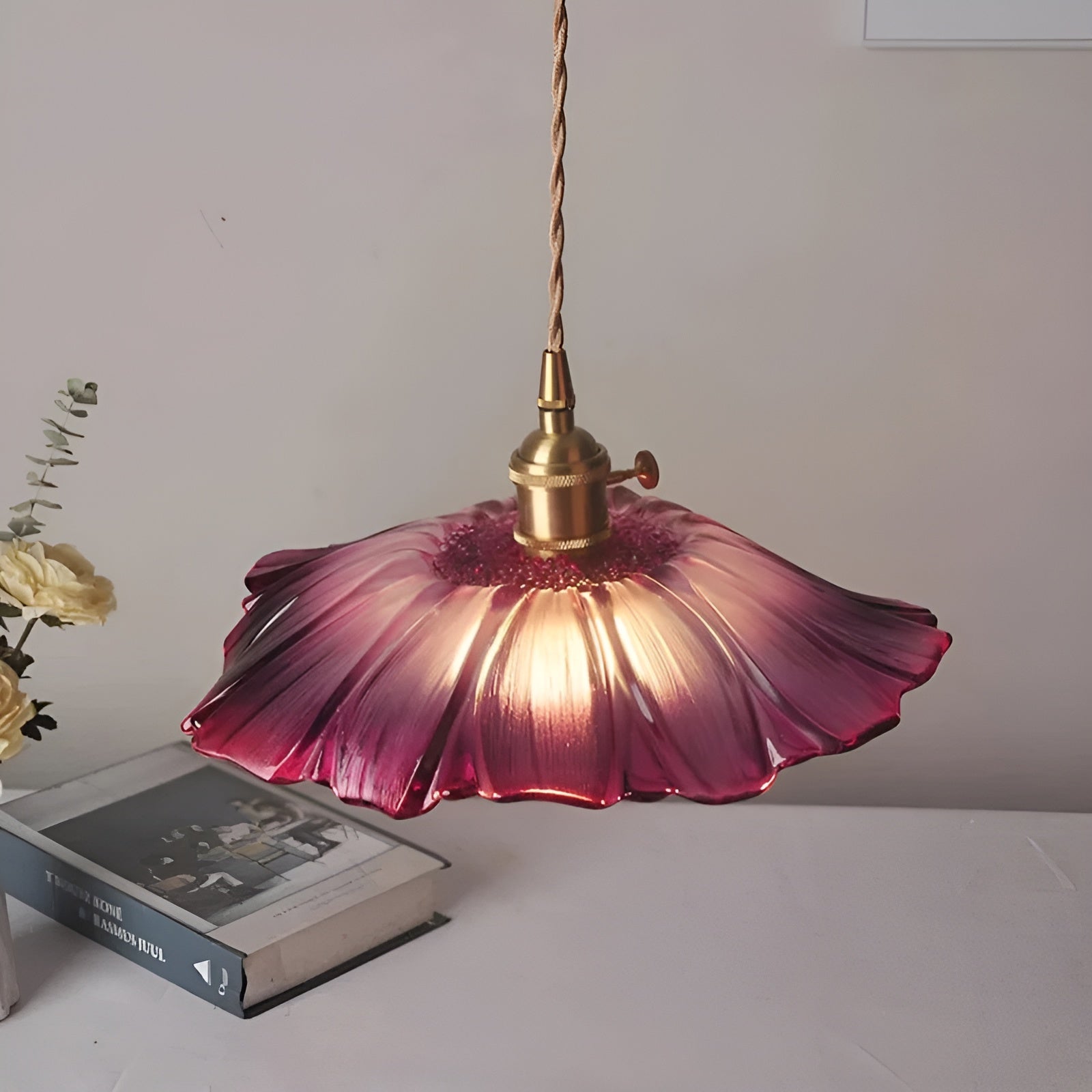 Hengelampe med Blomstermotiv – Varmt og Dekorativt Lys | Perfekt for Stue og Soverom - Lysarmaturer for tak