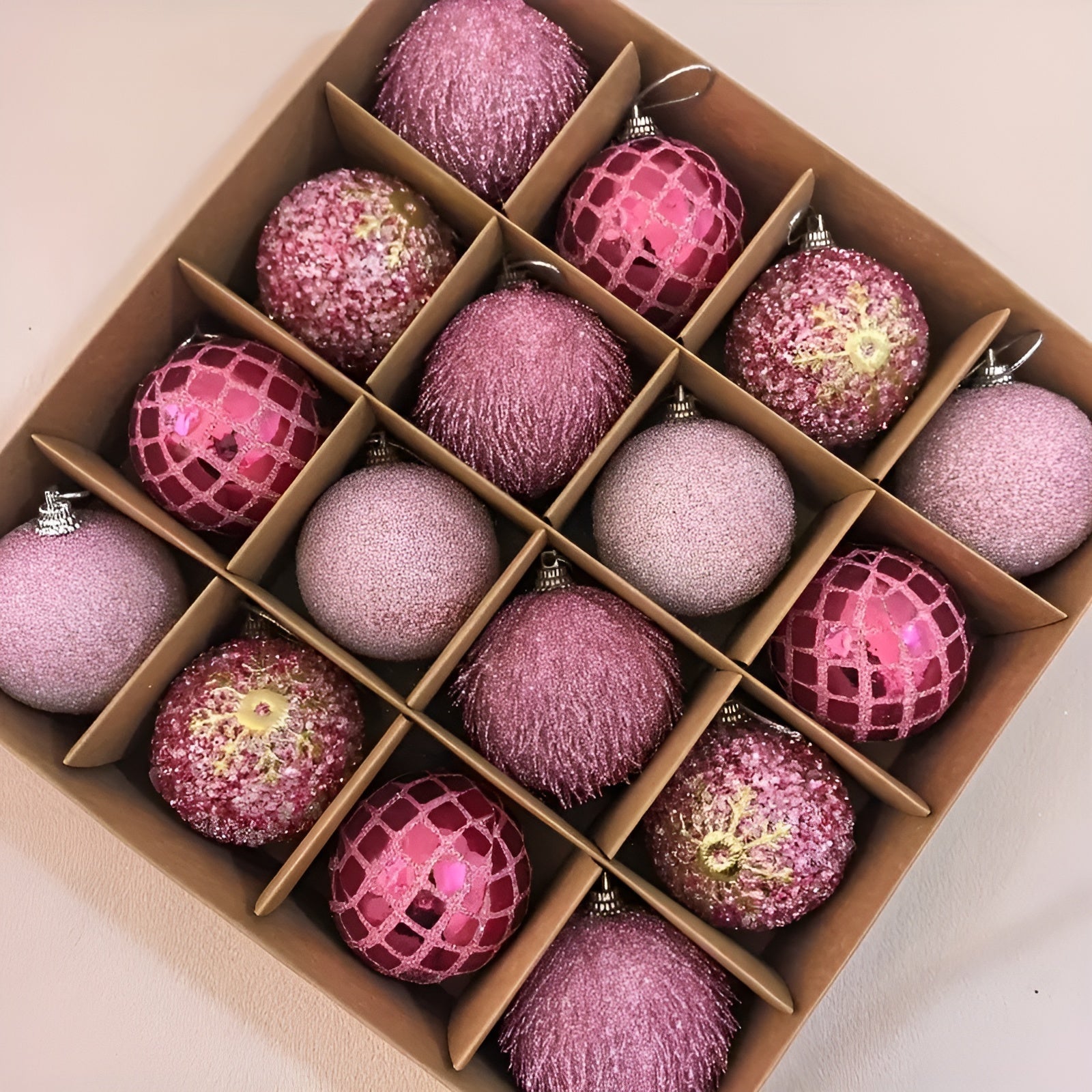 Julekulesett (16 Stk Ø 6 Cm) – Fargerike Julekuler | Perfekt Dekorasjon Til Juletreet, Stuen Og Hagen