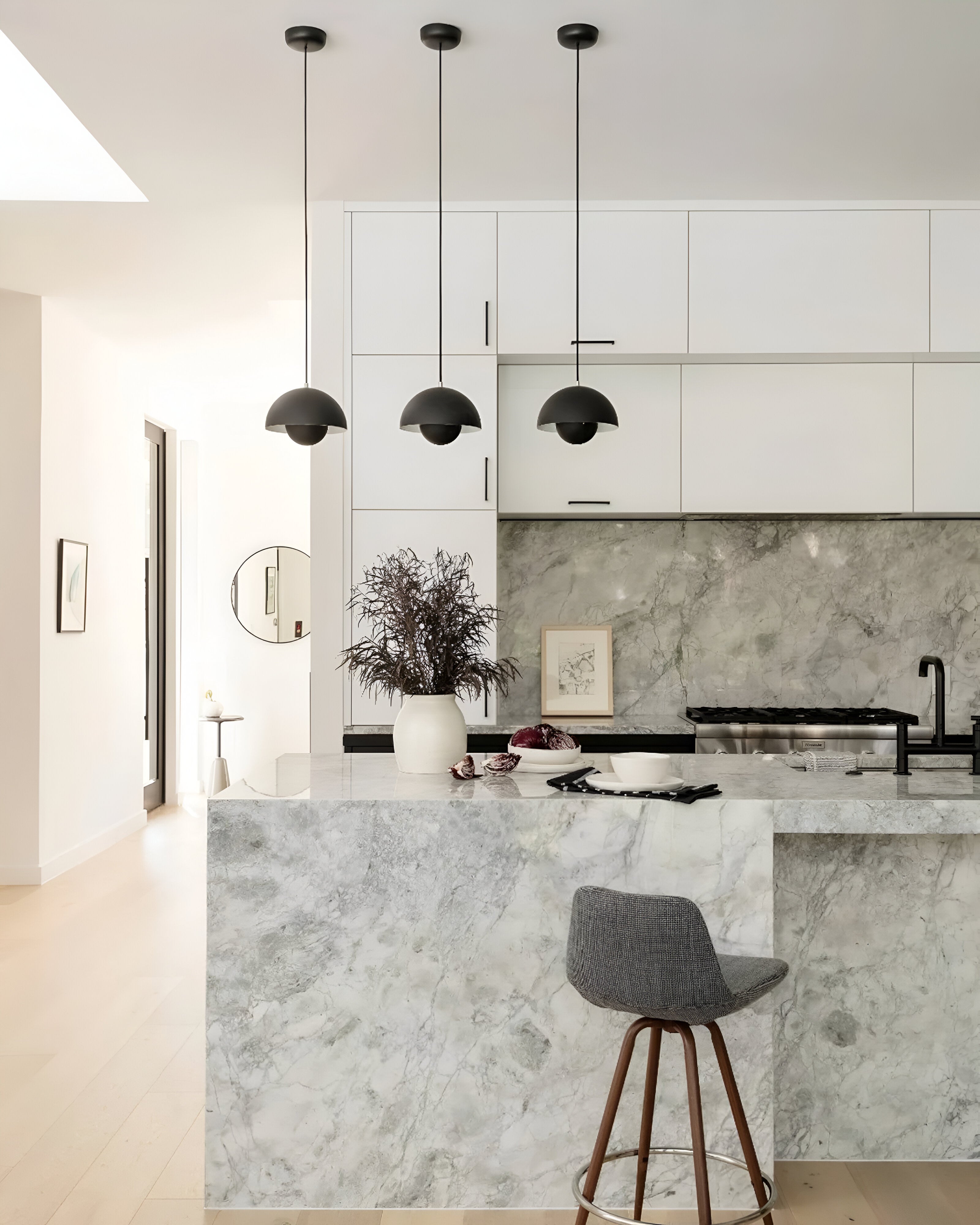 Bilde av Solheim Loftlampe – Elegant og Moderne Taklampe fra Velisse