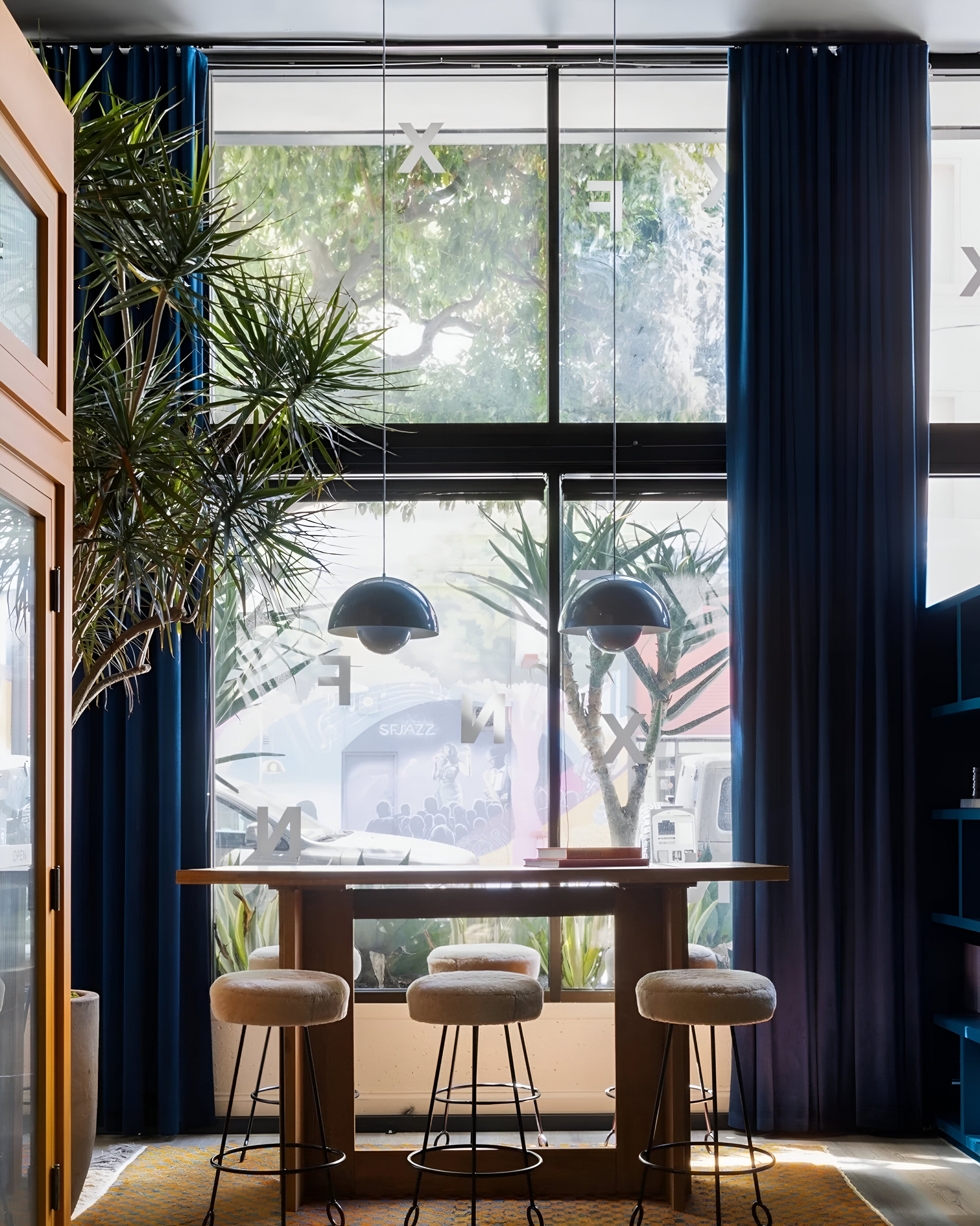 Bilde av Solheim Loftlampe – Elegant og Moderne Taklampe fra Velisse