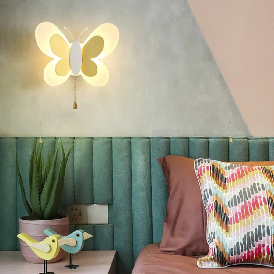 LED Vegglampe med Sommerfuglmotiv – Dekorativ og Stemningsfull Belysning | Perfekt for Stue og Soverom