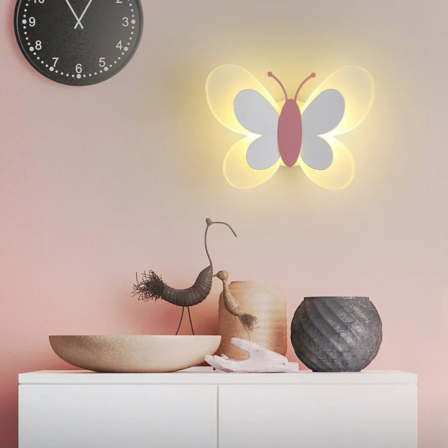 LED Vegglampe med Sommerfuglmotiv – Dekorativ og Stemningsfull Belysning | Perfekt for Stue og Soverom