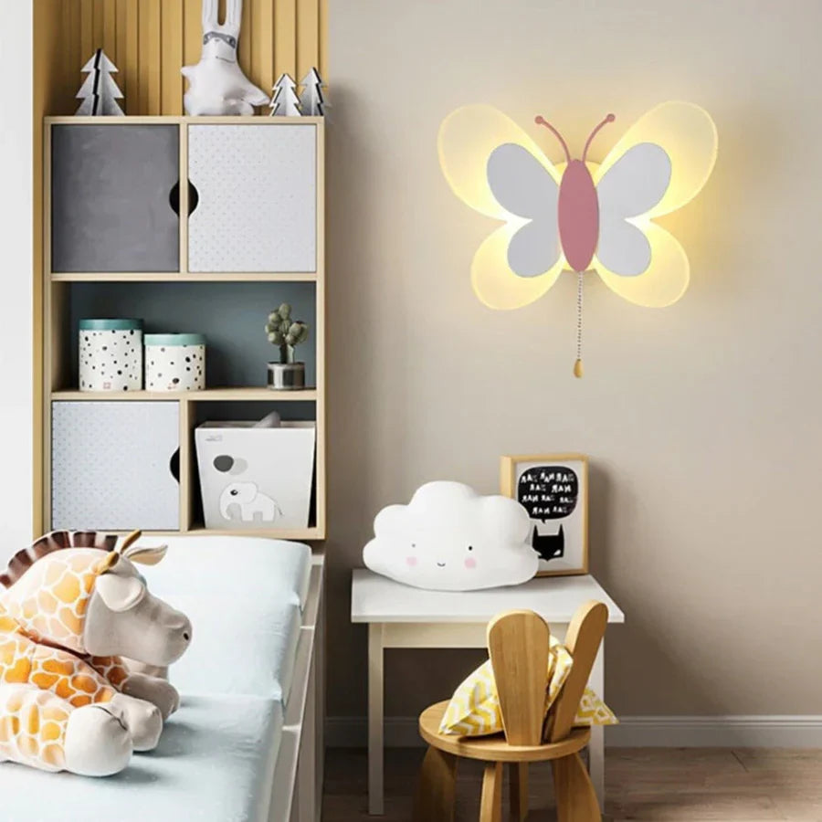 LED Vegglampe med Sommerfuglmotiv – Dekorativ og Stemningsfull Belysning | Perfekt for Stue og Soverom