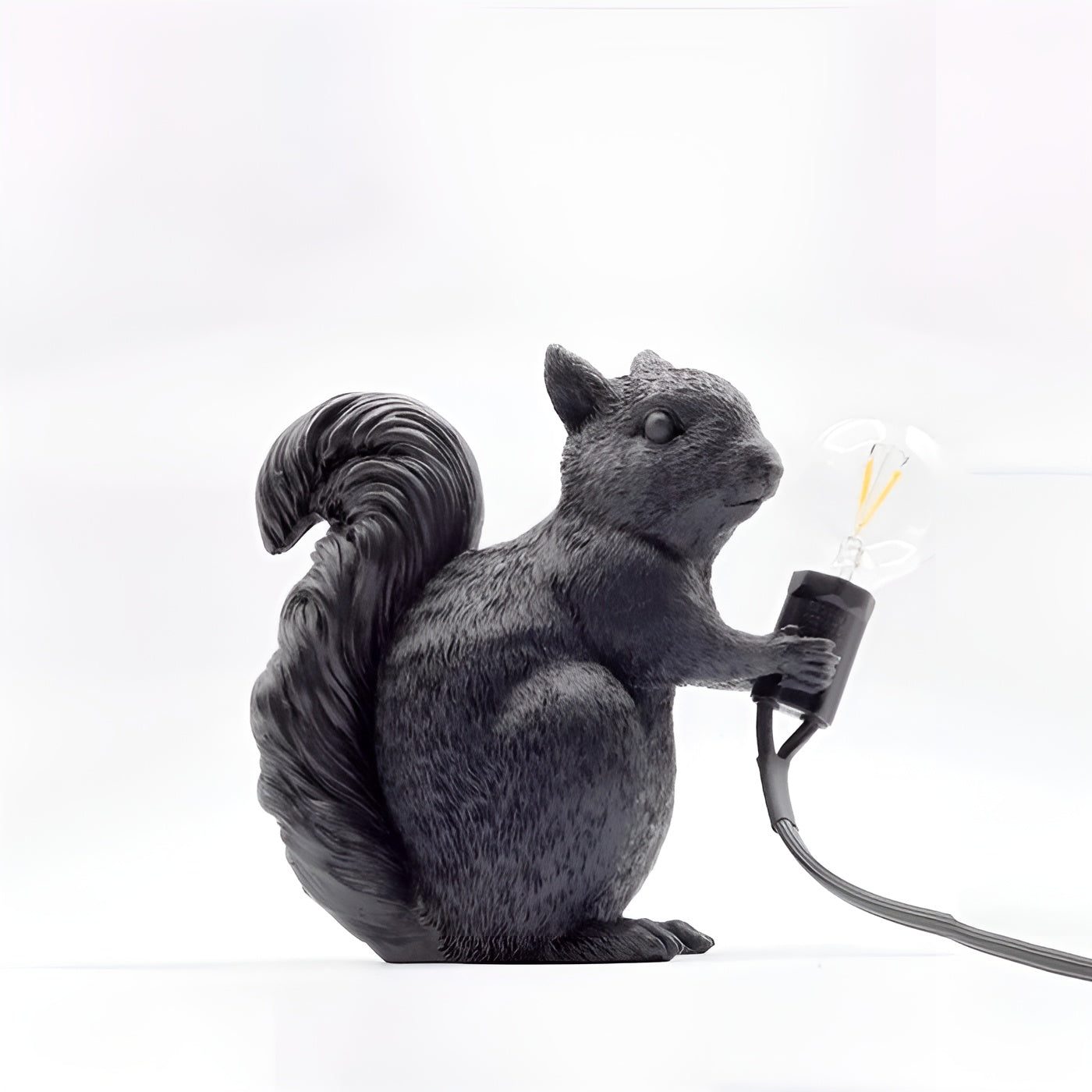 Bordlampe med Ekornfigur –Dekorativ og Koselig | Perfekt for Nattbord