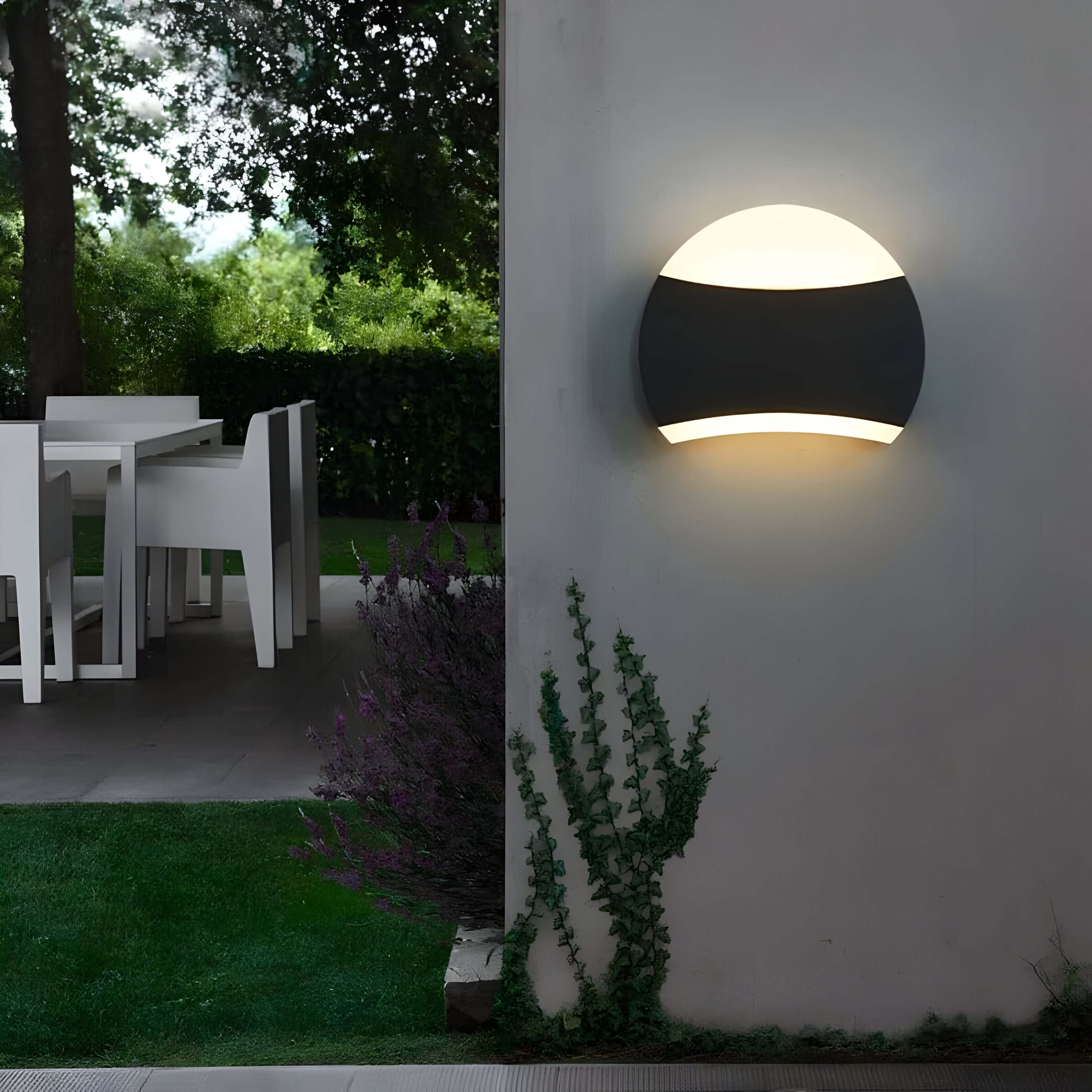 Vynna – Vanntett LED Vegglampe i Moderne Design
