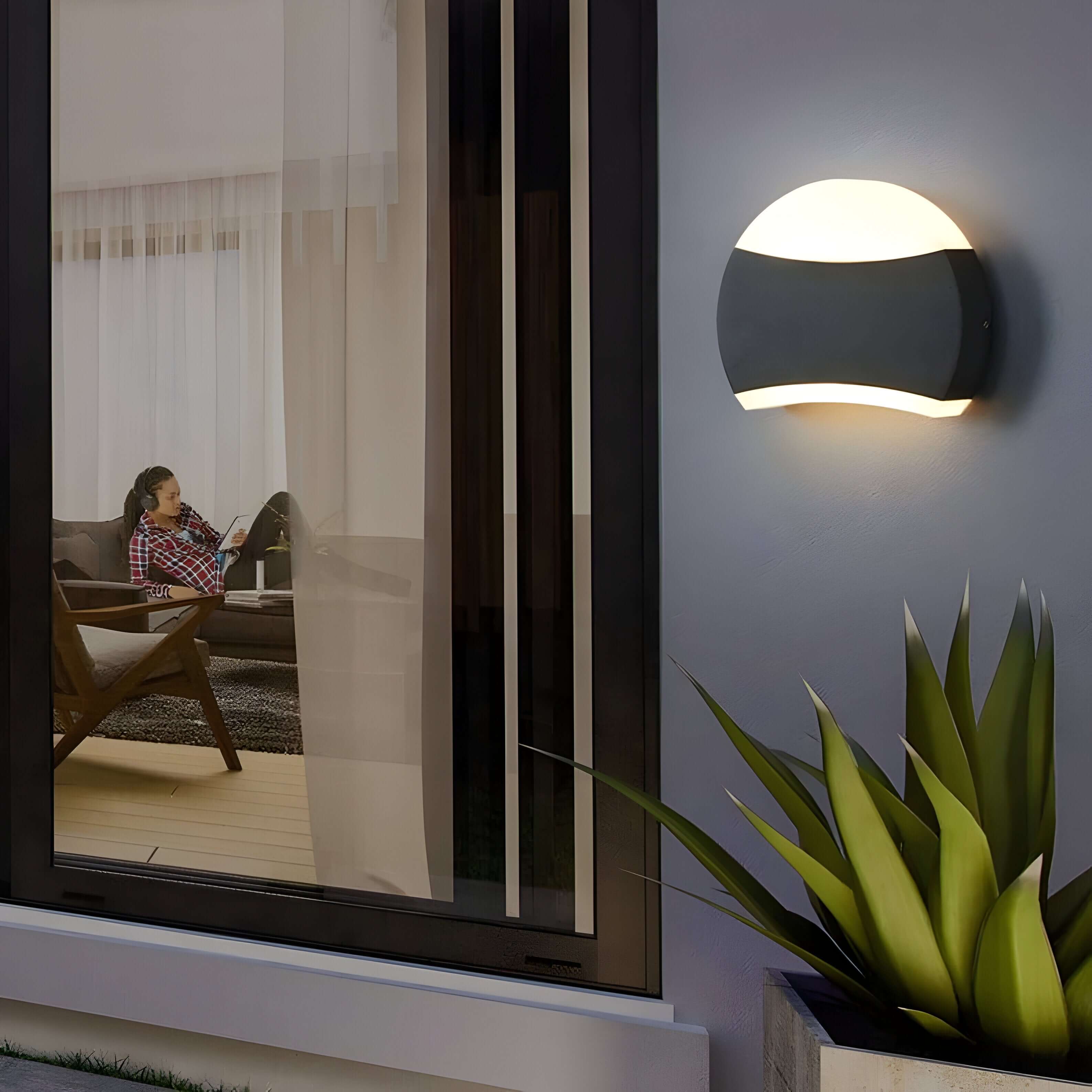 Vynna – Vanntett LED Vegglampe i Moderne Design