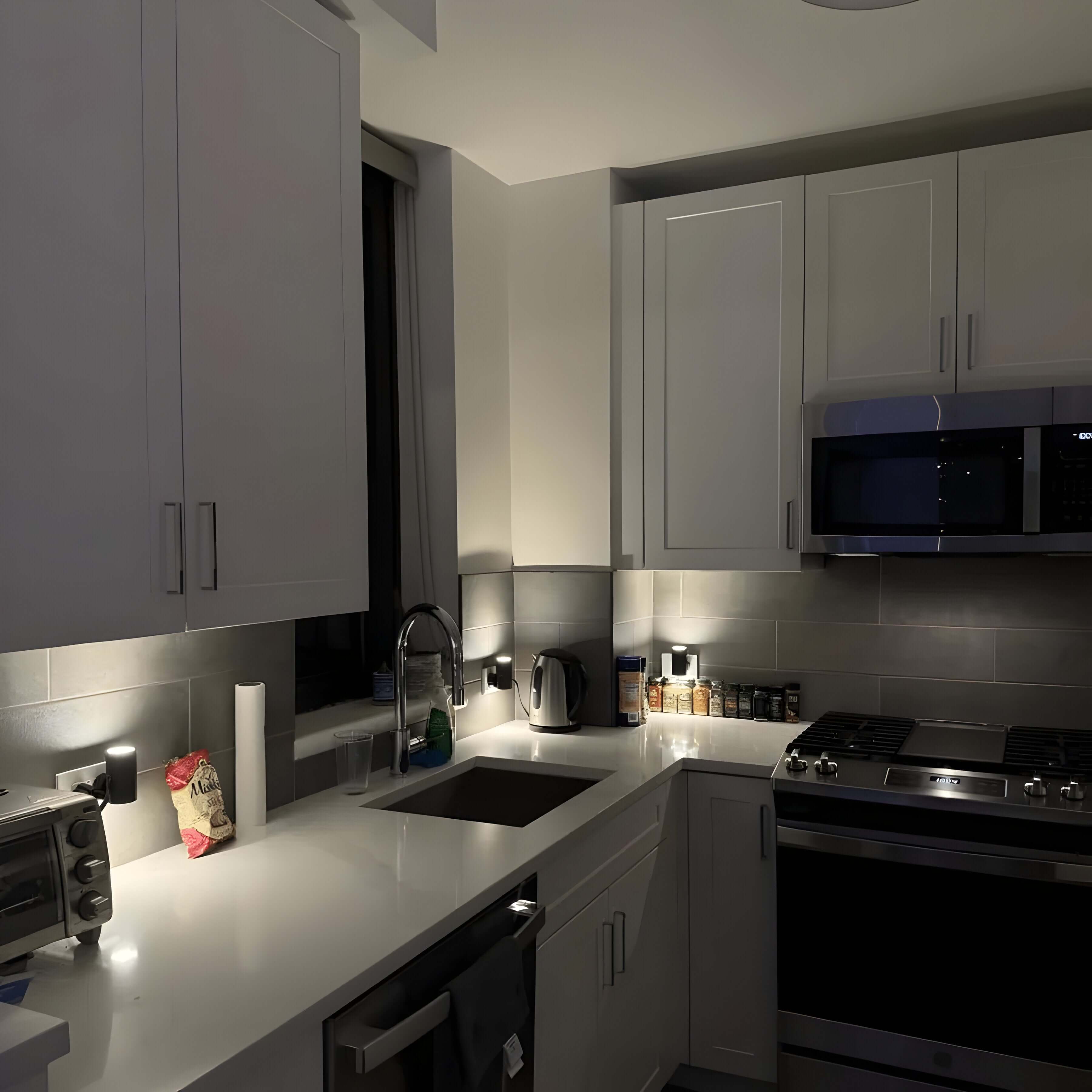 Lunara – LED Nattlampe med Sensor (Justerbar og Plugg-inn)