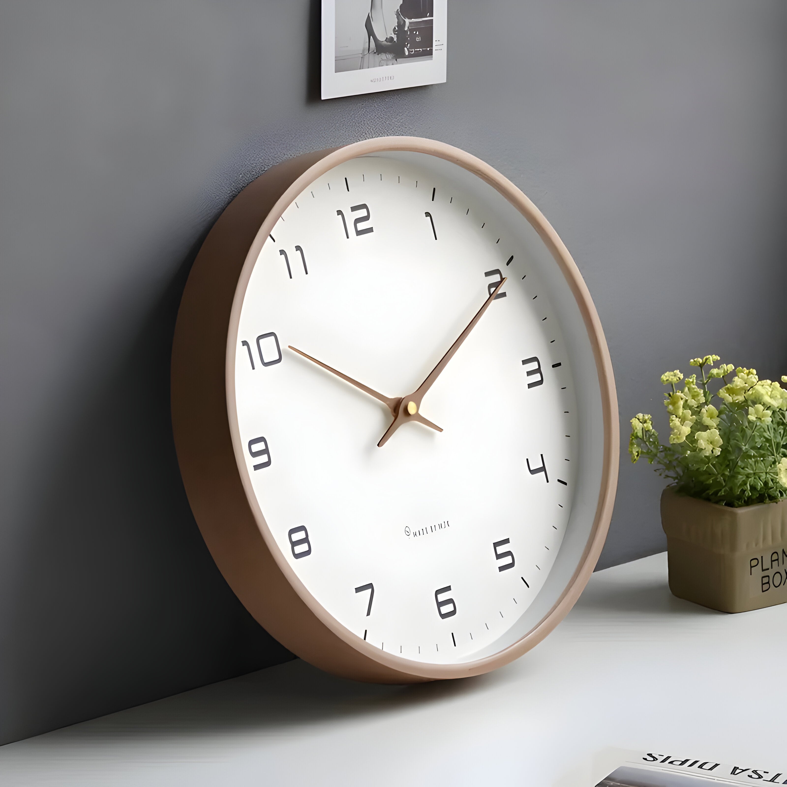 Tidova – Rund Veggklokke i Tre (Stillegående, Moderne Design)