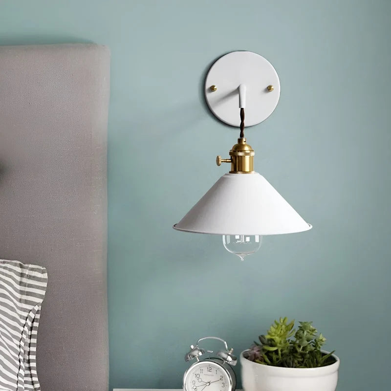 Vintage Metallvegglampe – Retro Design for Stuer og Ganger