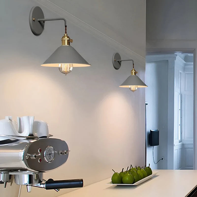 Vintage Metallvegglampe – Retro Design for Stuer og Ganger