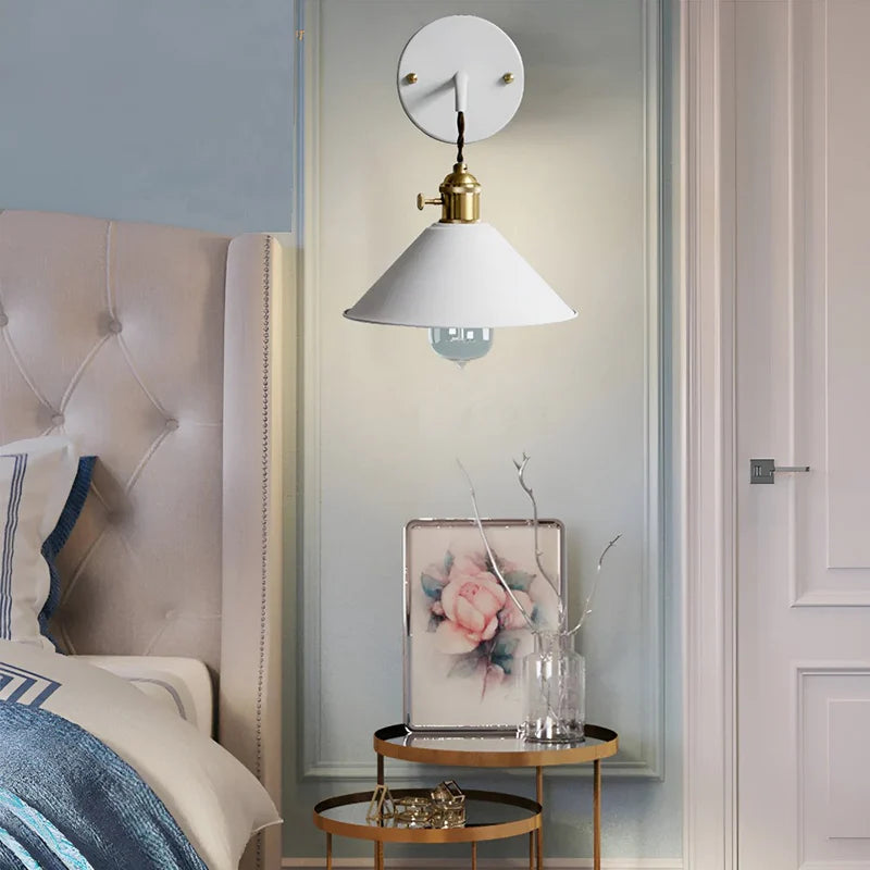 Vintage Metallvegglampe – Retro Design for Stuer og Ganger