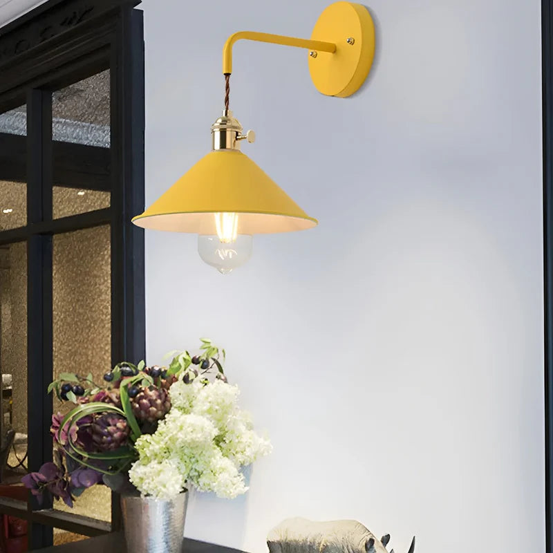 Vintage Metallvegglampe – Retro Design for Stuer og Ganger