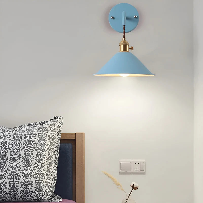 Vintage Metallvegglampe – Retro Design for Stuer og Ganger