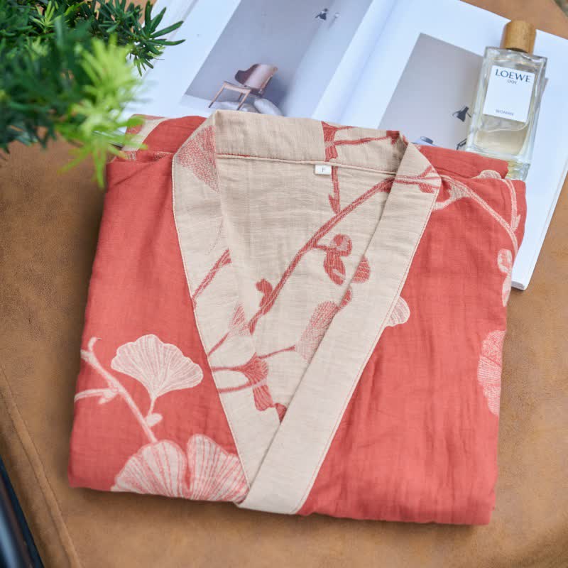 Kimono-badekåpe i fargekombinasjonen svart og rød