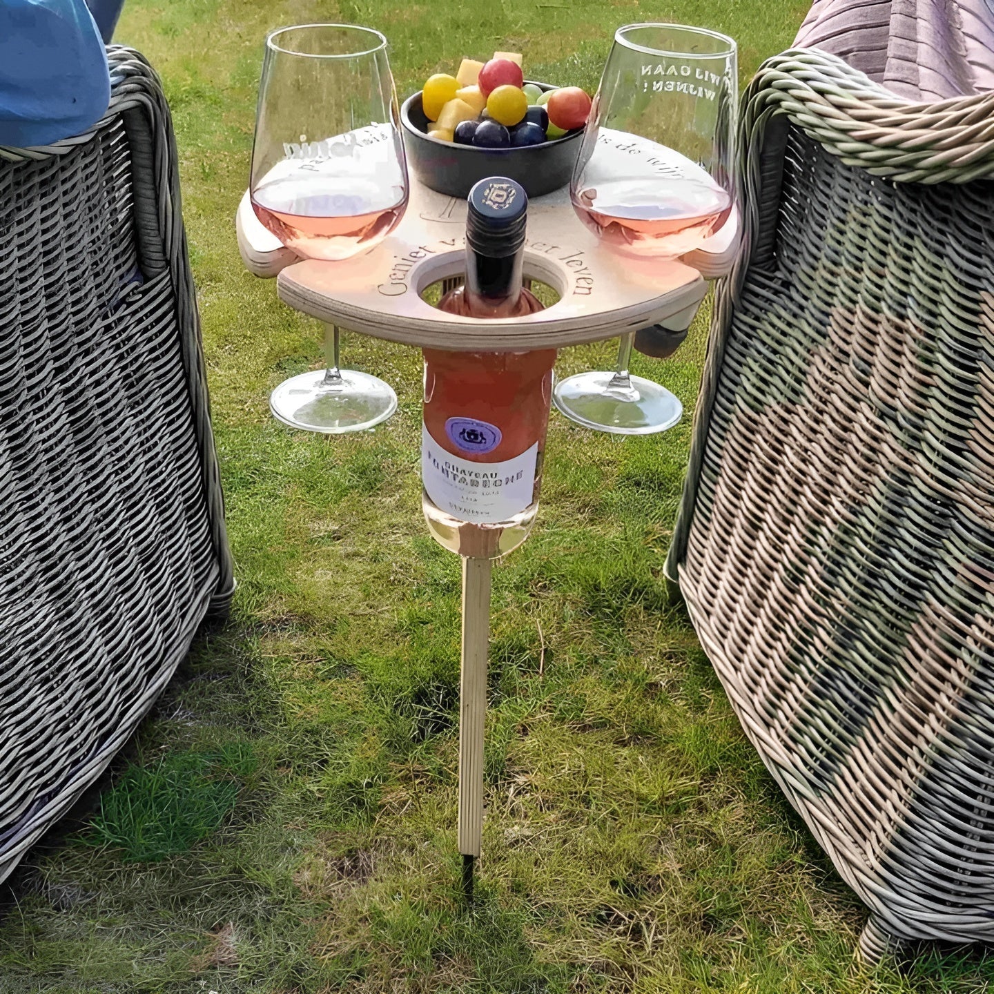 Vinbord i Tre – Sammenleggbart og Bærbart | Perfekt for Piknik og Hagebruk